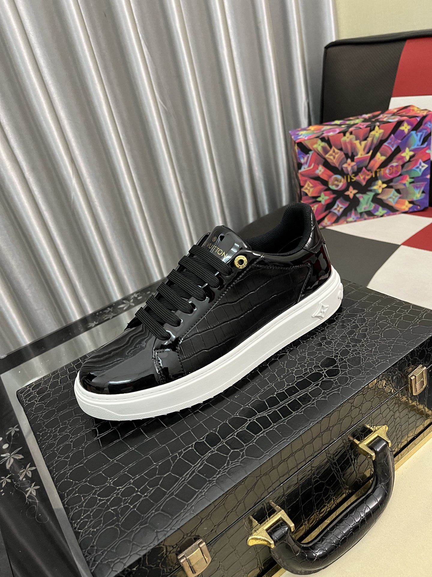 NO:604292,LV Louis Vuitton. The latest trendy shoes and casual shoes are popular in physical stores. New spring and summer comfortable imported custom original cowhide, unique jacquard fabric element design. With sheepskin lining, LV original bottom, [sun][sun] high-end packaging high-quality details determine the quality, you can enter and exit the counter at will, welcome to compare the code number 38-445 colors are available,, louis vuitton, louis vuitton, cowhide, sheepskin19860909LV 路易威登.最新潮鞋休闲鞋实体店爆款.新品春夏季舒适进口定制原版牛皮,独特提花面料元素设计.搭配羊皮内里,Lv原版底,[太阳][太阳]高端包装高品质细节决定品质、可随意进出专柜,欢迎对比码数38-445色可选,,louis vuitton,louis vuitton,cowhide,sheepskin,Men's shoes