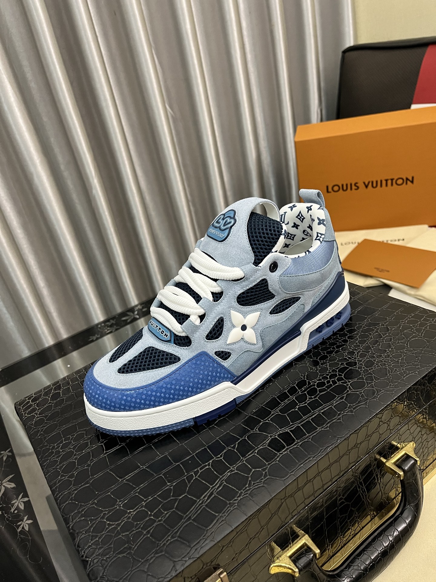 NO:604297,[LOUIS VUITTON] (original order) new LV Louis Vuitton * - top version of LV classic trendy shoes!  Use imported original cowhide, water-dyed cowhide lining, and original wear-resistant rubber combination outsole!  High quality products!  Multiple colors available, code number 38-44 (45 46 customized), louis vuitton, louis vuitton, louis vuitton, cowhide19860909【LOUIS VUITTON）（原单）新款LV路易威登 *——顶级版本 LV经典潮鞋！选用进口原版牛皮 水染牛皮内里.原版耐磨橡胶组合大底！高品质精品！多款颜色可选,码数38-44（45 46定制）,,louis vuitton,louis vuitton,louis vuitton,cowhide,Men's shoes