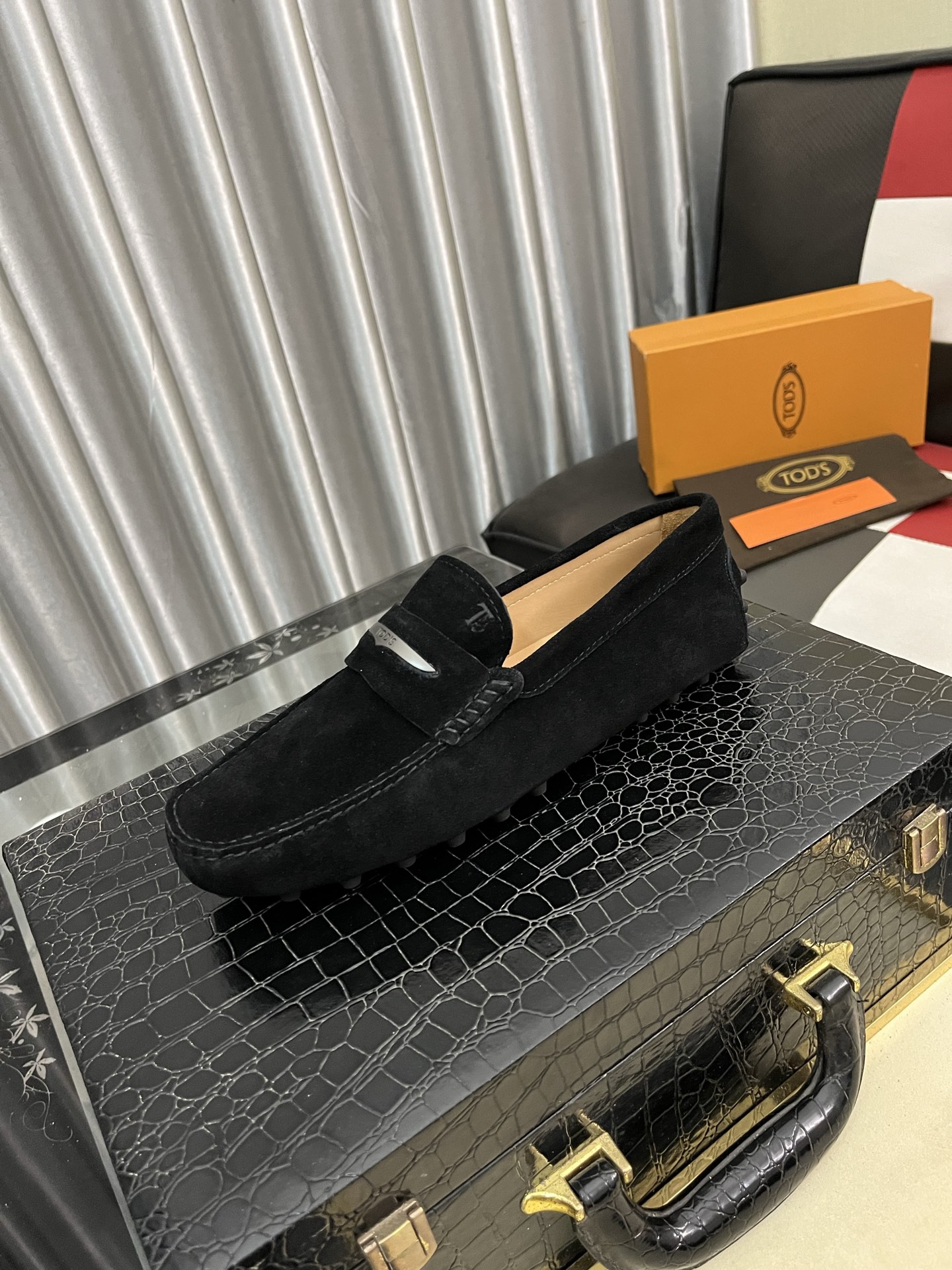 NO:604662,[Tods] Tods. Classic men's leather shoes British counter official website synchronized, original version purchased in Hong Kong, one to one production, exclusive mold opening, original last set, original order quality, the fabric is imported from Italy calfskin; code number 38-44,,Tod's,cowhide19860909【Tods】托德斯.经典男士皮鞋英专柜官网同步,香港购入原版,一比一打造,独家开模,原版套楦,原单质量,面料采用意大利进口小牛皮；码数38-44,,Tod's,cowhide,Men's shoes