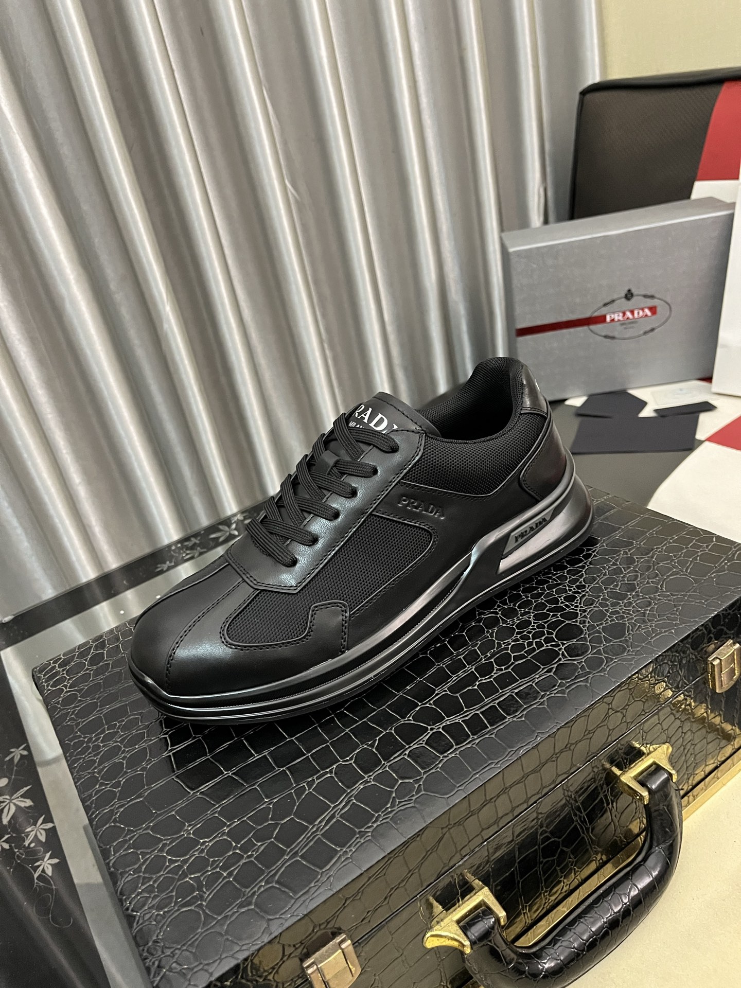 NO:744673,[PRADA] Prada casual shoes, original 1:1 development, high mercerized cowhide fabric with imported cowhide, silk sheepskin lining, rubber outsole, comfortable and soft on the foot, size 38-442 colors available, prada, prada, cowhide, sheepskin19860909【PRADA】普拉达休闲鞋,原版1比1开发,面料高丝光牛猄配进口牛皮,内里丝绸羊皮,大底橡胶,上脚舒适柔软,码数38-442色可选,,prada,prada,cowhide,sheepskin,Men's shoes