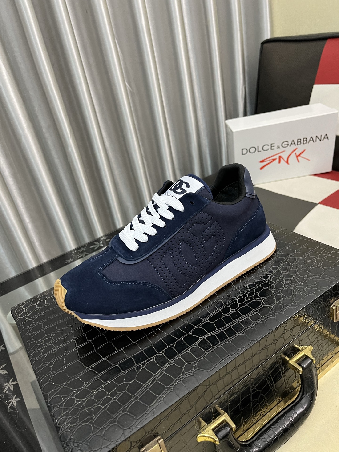 NO:620222,(DG) The latest sports and casual shoes are fashionable and versatile, and can add luster to various looks. The exquisite design is uniquely dynamic and modern, showing a modern and elegant style. Size36-46,19860909（DG）最新运动休闲鞋时尚百搭,可为各式造型增光添彩.塑造独具动感活力与摩登气息的精致设计,尽显现代优雅格调. Size36-46,,Men's shoes
