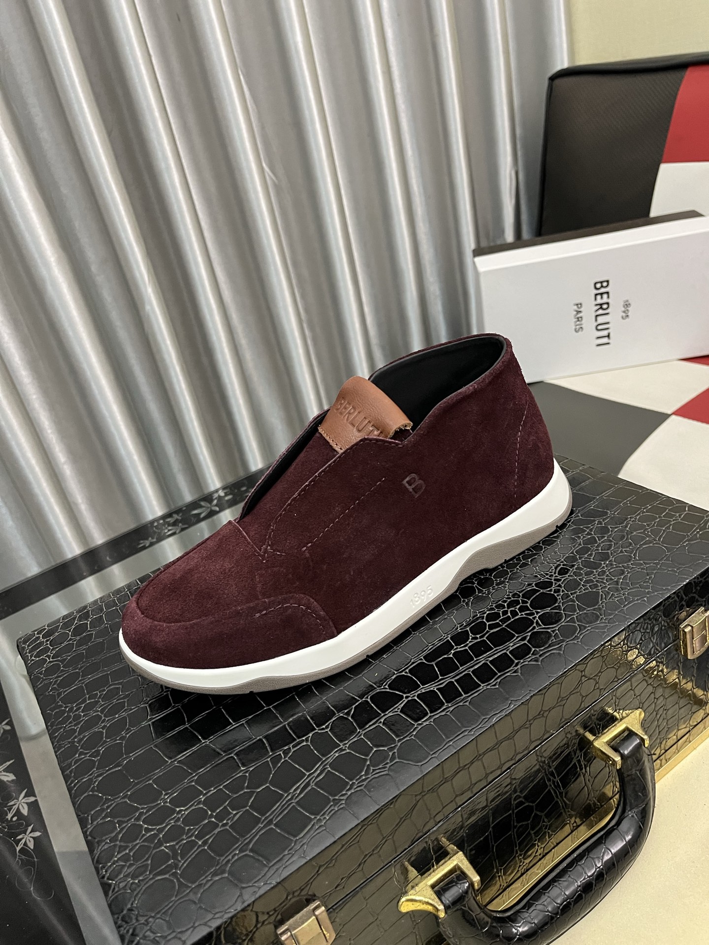NO:620227,(DG) The latest sports and casual shoes are fashionable and versatile, and can add luster to various looks. The exquisite design is uniquely dynamic and modern, showing a modern and elegant style. Size38-46,19860909（DG）最新运动休闲鞋时尚百搭,可为各式造型增光添彩.塑造独具动感活力与摩登气息的精致设计,尽显现代优雅格调. Size38-46,,Men's shoes