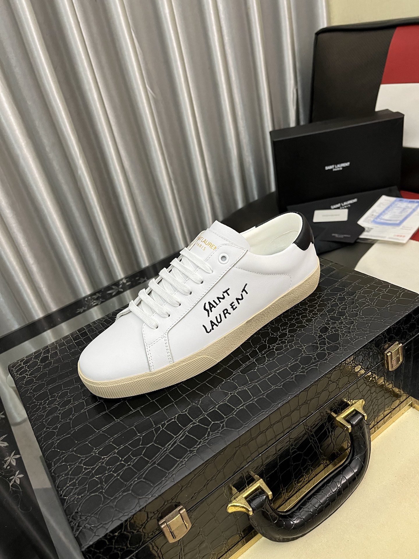 NO:620730,[Saint Laurent] Saint Laurent, casual shoes, the latest models, YSL, classic and high-quality glamorous masterpieces are synchronized in the four-season counter. The counter's most popular series combines temperament, fashion, classic and attractive design style, and the effect on the feet is particularly beautiful. The material is imported from Italy. The cowhide lining is used for the feet; sheepskin, size 38-446 colors are available, saint laurent, saint laurent, saint laurent, cowhide, sheepskin19860909【 Saint Laurent】圣罗兰、休闲鞋四季专柜同步最新款、YSL、经典上乘美艳力作 专柜最火系列 兼备气质 时尚 经典耐看的设计风格 上脚效果特别美 材料采用意大利进口牛皮内里 垫脚；绵羊皮、 码数38-446色可选,,saint laurent,saint laurent,saint laurent,cowhide,sheepskin,Men's shoes