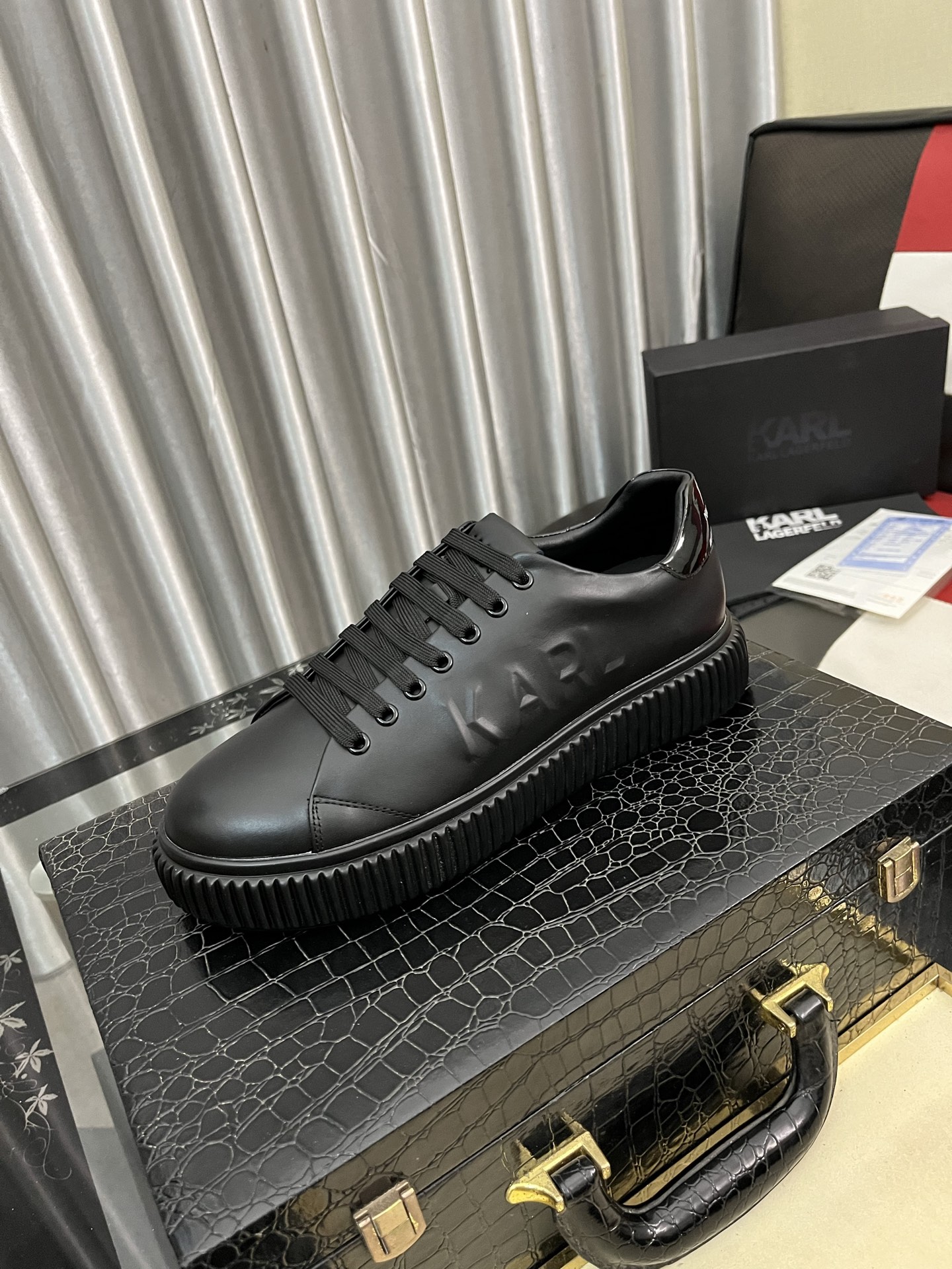 NO:621031,New product Calvin Klei*Calvin Klei ~ high-end men's jogging shoes, classic sports and casual shoes!  Top purchasing original goods!  Original imported cowhide with imported breathable mesh fabric, imported cowhide foot pads with breathable mesh fabric lining, Labrab last technology, comfortable and durable, original ultra-lightweight EVA combination sole!  size38-443 colors available,,louis vuitton,cowhide19860909新品Calvin Klei*卡尔文·克莱恩～高端男士慢跑鞋经典运动休闲鞋！顶级代购原单货！原版进口牛皮搭配进口透气网布面料进口牛皮垫脚透气网布面料内里、拉邦套楦工艺、舒适耐穿、原版超轻便EVA组合鞋底！size38-443色可选,,louis vuitton,cowhide,Men's shoes