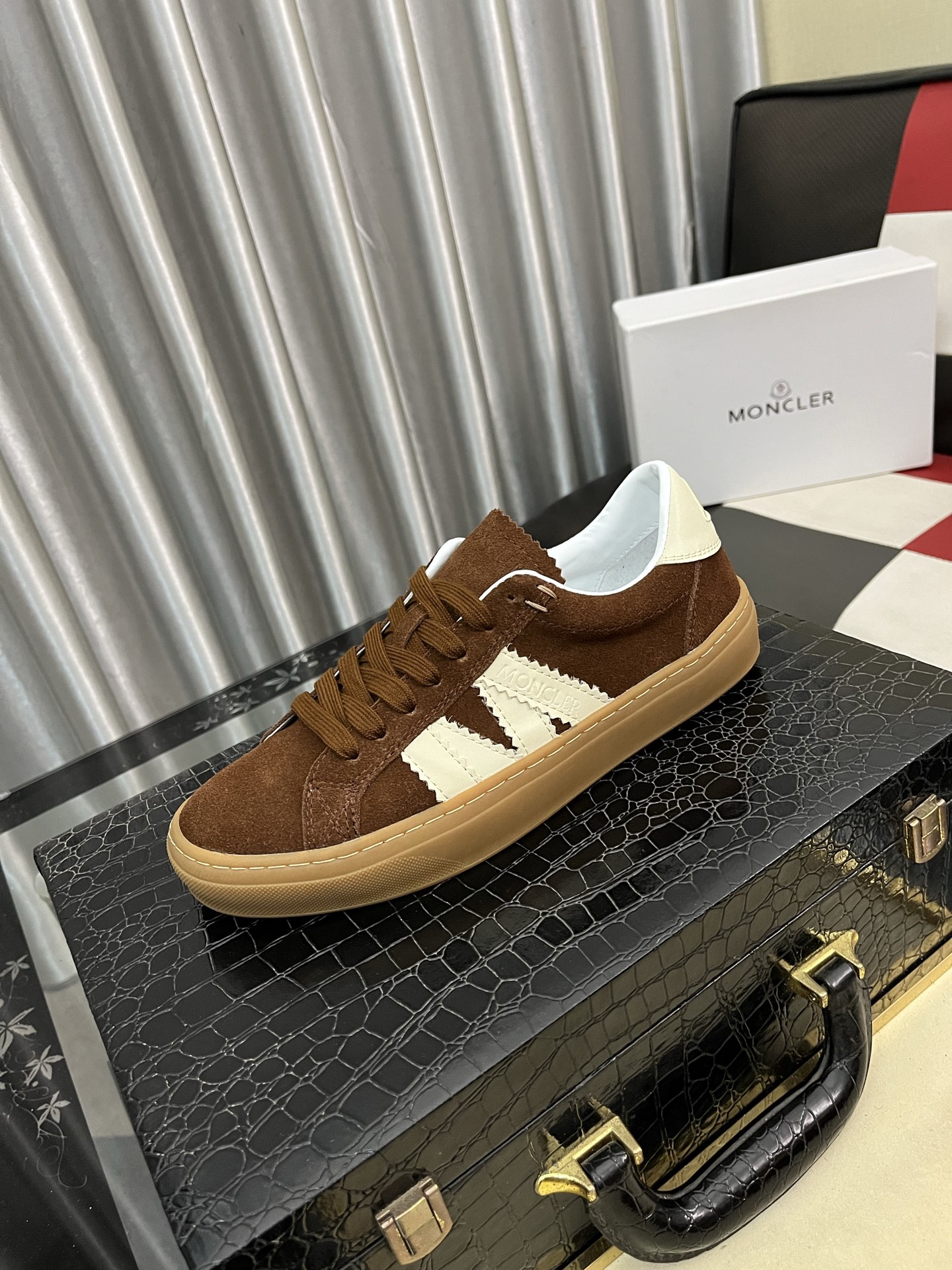 NO:621094,[Mouth Mouth~] Casual shoes for couples 2025z cabinet simultaneous sale Size: 38-46# 1 color The upper is made of multi-material spliced ​​mesh lining, which is comfortable and breathable. The original sole is comfortable and wear-resistant. The real thing is better when photographed in person, Moncler19860909【蒙口～】情侣装休闲鞋 2025z柜同步发售 码数:38-46# 1个颜色鞋面选用多材质拼接网布内里,舒适透气,鞋底原版舒适耐磨大底,实物拍摄实物更赞,,Moncler,Men's shoes