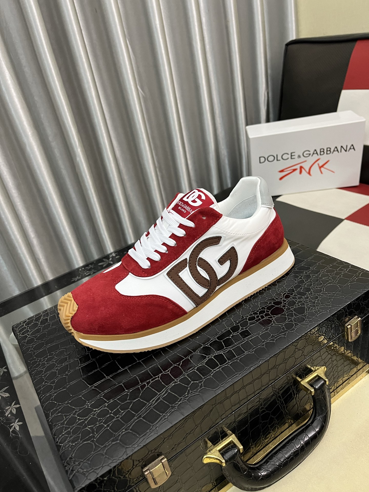 NO:621106,(DG) The latest sports and casual shoes are fashionable and versatile, and can add luster to various looks. The exquisite design is uniquely dynamic and modern, showing a modern and elegant style. Size36-46,19860909（DG）最新运动休闲鞋时尚百搭,可为各式造型增光添彩.塑造独具动感活力与摩登气息的精致设计,尽显现代优雅格调. Size36-46,,Men's shoes