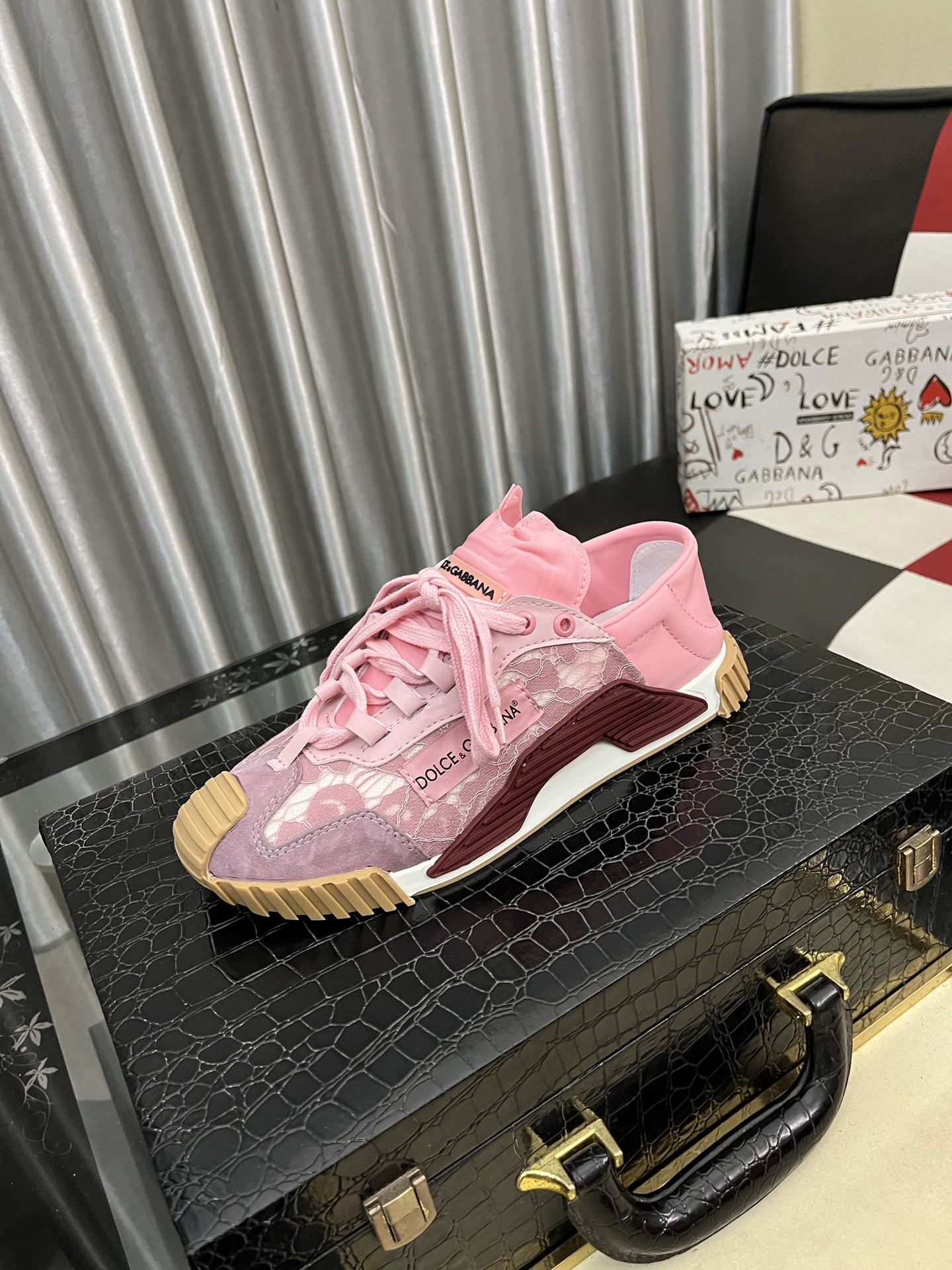 NO:621116,(DG) The latest sports and casual shoes are fashionable and versatile, and can add luster to various looks. The exquisite design is uniquely dynamic and modern, showing a modern and elegant style. Size36-46,19860909（DG）最新运动休闲鞋时尚百搭,可为各式造型增光添彩.塑造独具动感活力与摩登气息的精致设计,尽显现代优雅格调. Size36-46,,Men's shoes