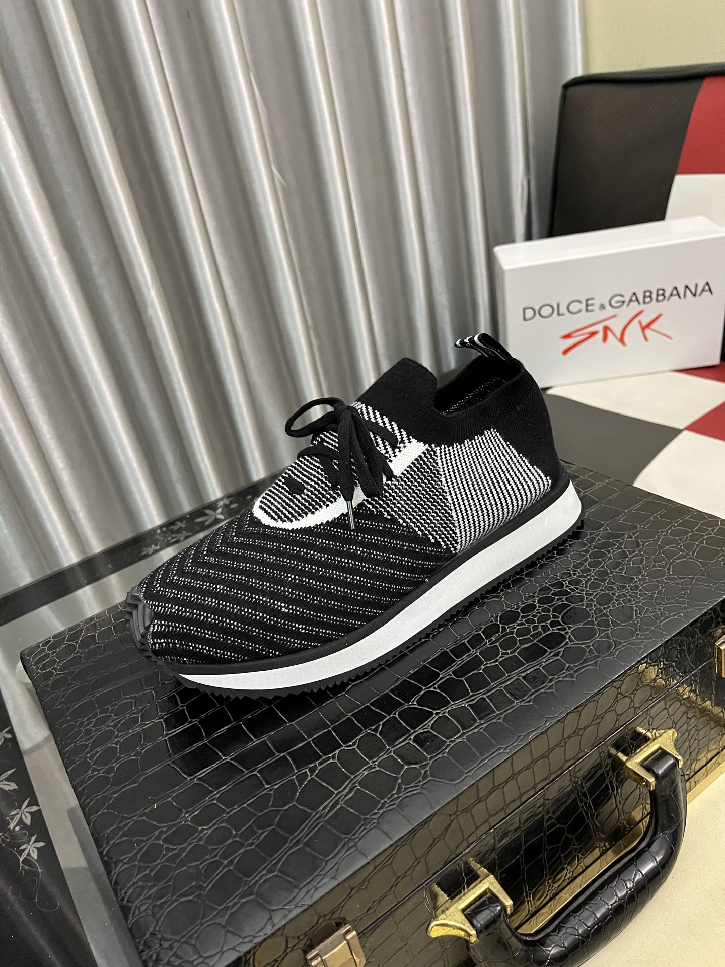 NO:639488,[DG~] Men's casual shoes are on sale at the z cabinet at the same time. The upper is made of cowhide spliced ​​fabric and mesh lining, which is comfortable and breathable. The original sole is comfortable and wear-resistant. The real thing is better when shot in real. Number of yards: 36-46,,cowhide19860909【DG～】男士休闲鞋 z柜同步发售 鞋面选用牛皮拼接布料网布内里,舒适透气,鞋底原版舒适耐磨大底,实物拍摄实物更赞码数:36-46,,cowhide,Men's shoes