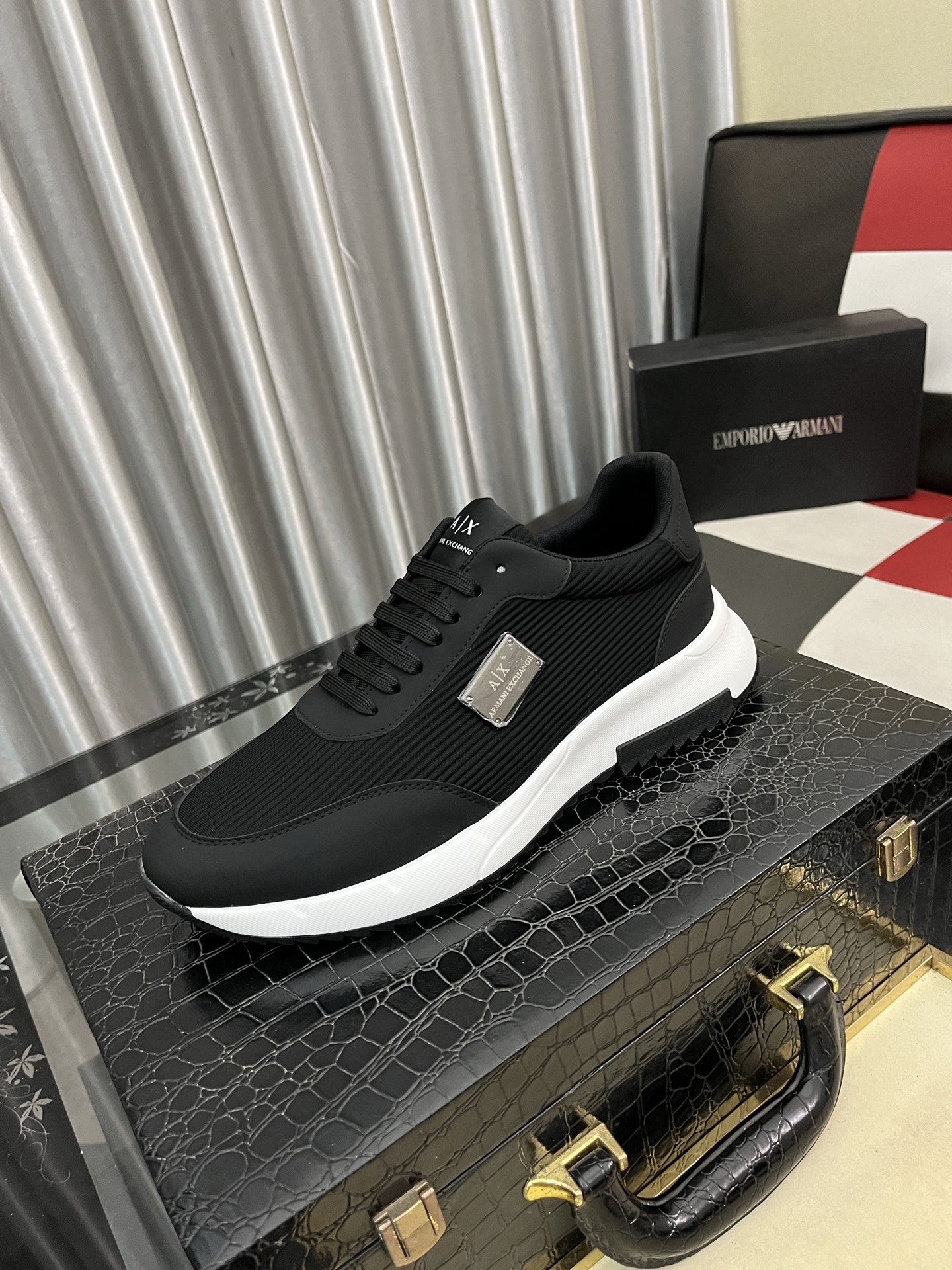 NO:639733,[BOOS] Men's casual shoes are made of imported calfskin uppers, ultra-breathable and comfortable, fine workmanship and high-end atmosphere. They have a fashionable model shape. The foamed transparent wear-resistant outsole is comfortable to wear and worth owning. Available in 38-443 colors, cowhide19860909【BOOS】男鞋休闲鞋原单品质鞋面采用进口小牛皮,超透气舒适内里做工精细,高端大气.有时尚典范造型.发泡透明耐磨大底,穿着舒适,值得拥有.码数38–443色可选,,cowhide,Men's shoes