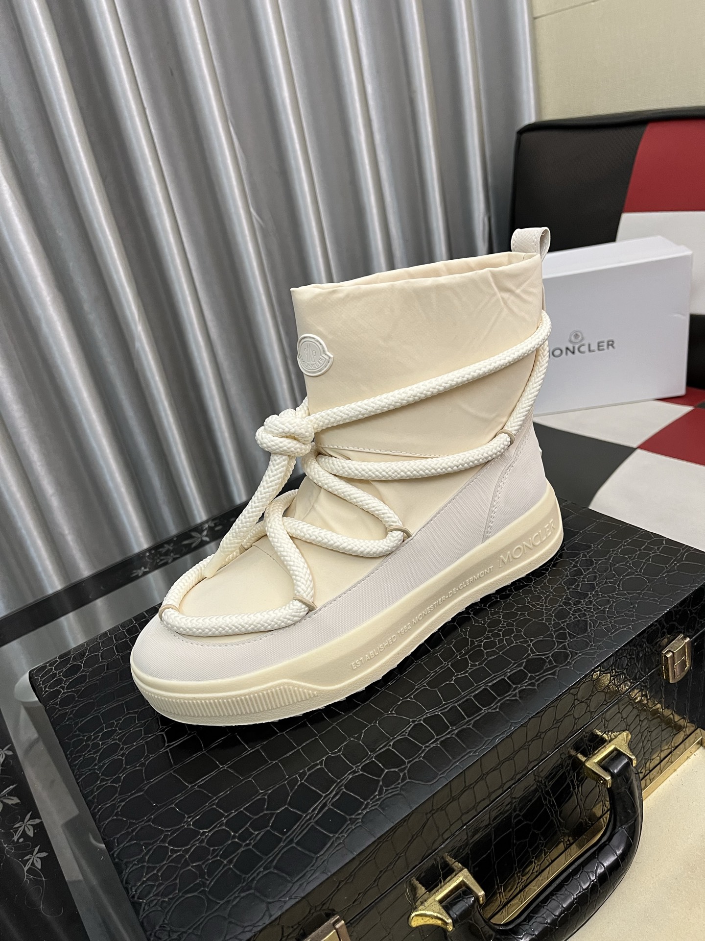 _dqX9sP_lbkvx0BMbKDoE4V93ZLW7wwmeu2eHMpQ