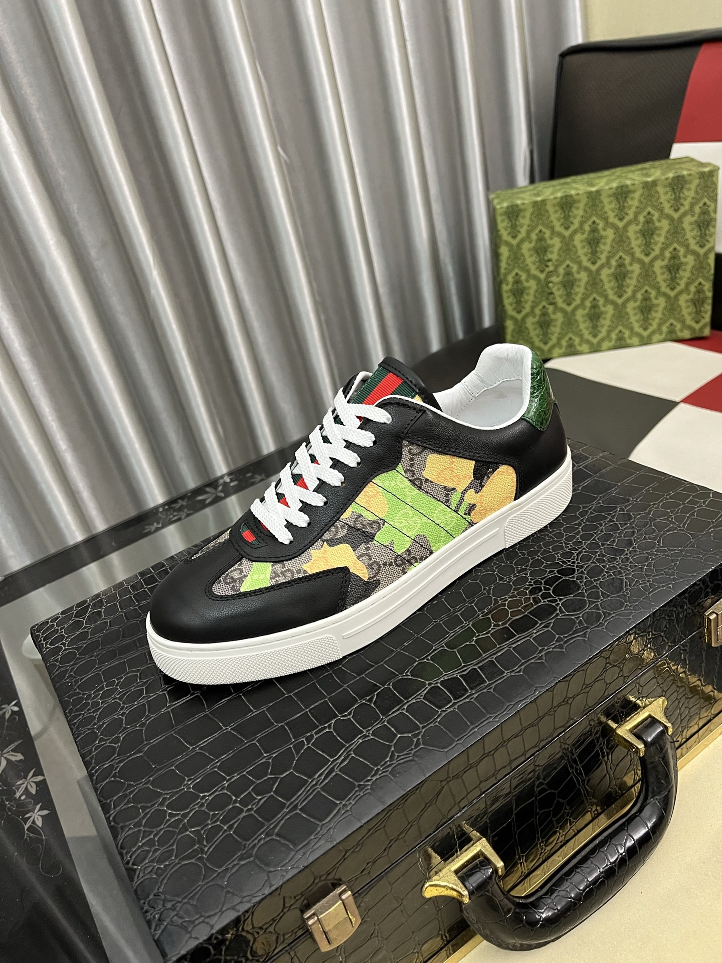 NO:690148,Gucci's new thick-soled casual shoes, uppers are made of Italian imported first-layer cowhide. Fully imported genuine leather lining, completely 1:1 replica, original soles are specially provided by the original factory, exclusive molded soles are super comfortable, original factory single goods, high quality, can be entered and exited at the counter at will, welcome to compare. Code number: 38-442 colors available,,cowhide19860909古奇新款厚底休闲鞋,鞋面意大利进口头层牛皮料.全进口真皮内里,完全1比1复刻,鞋底原厂特供原版底,独家活动成型底超级舒适,原厂跟单货,高品质,可随意进出专柜,欢迎对比.码数:38-442色可选,,cowhide,Men's shoes