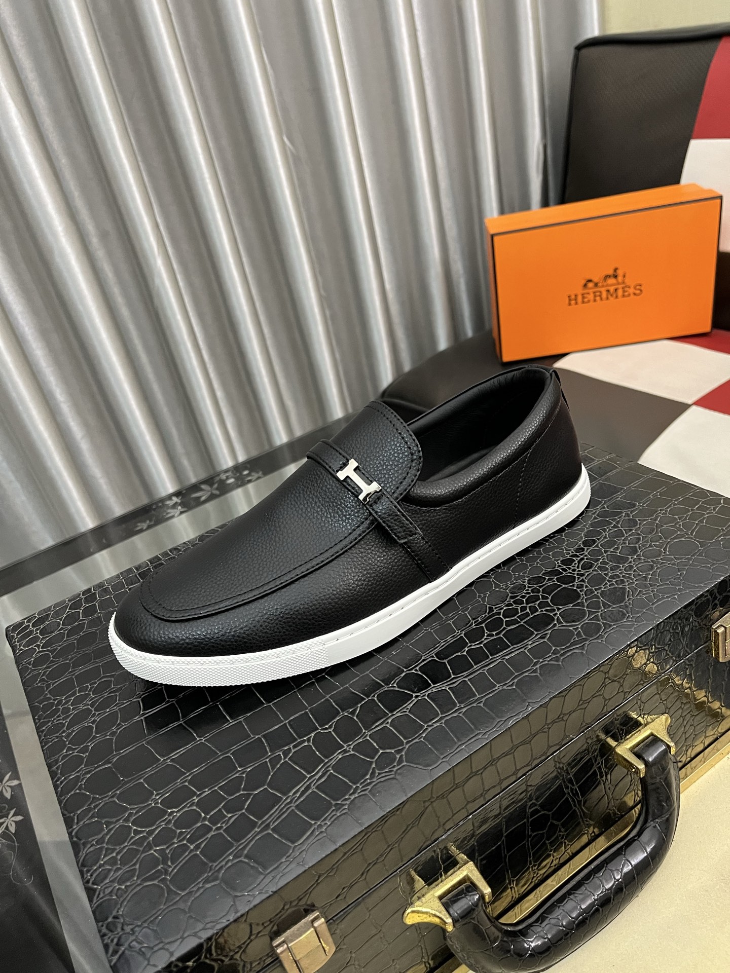NO:704832,HERME* — Hermès Bouncing sneakers, men's casual sneakers, uppers made of cowhide and washed sheepskin lining!  Full of texture, the lightweight sole is decorated with contrasting patterns to create a versatile fashion style. Available in sizes 38-444 colors, hermes, hermes, sneakers, cowhide19860909HERME* — 爱马仕Bouncing运动鞋,男士休闲运动鞋,鞋面牛皮水洗羊里！质感十足,轻盈鞋底装饰撞色图案,打造百搭时尚风格. 码数38-444色可选,,hermes,hermes,sneakers,cowhide,Men's shoes
