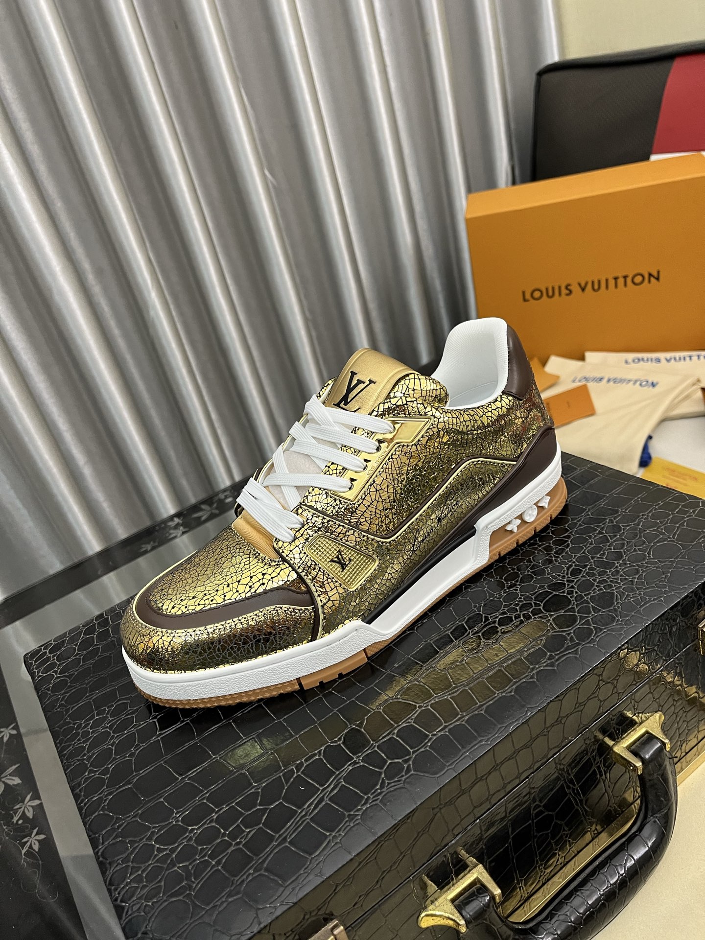 NO:711564,[LOUIS VUITTON] (original order) new LV Louis Vuitton * - top version of LV classic trendy shoes!  Made of imported original cowhide, water-dyed cowhide lining, and original wear-resistant rubber outsole!  High quality products!  Code number 36-45,,louis vuitton,louis vuitton,louis vuitton,cowhide19860909【LOUIS VUITTON）（原单）新款LV路易威登 *——顶级版本 LV经典潮鞋！选用进口原版牛皮 水染牛皮内里.原版耐磨橡胶大底！高品质精品！码数36-45,,louis vuitton,louis vuitton,louis vuitton,cowhide,Men's shoes