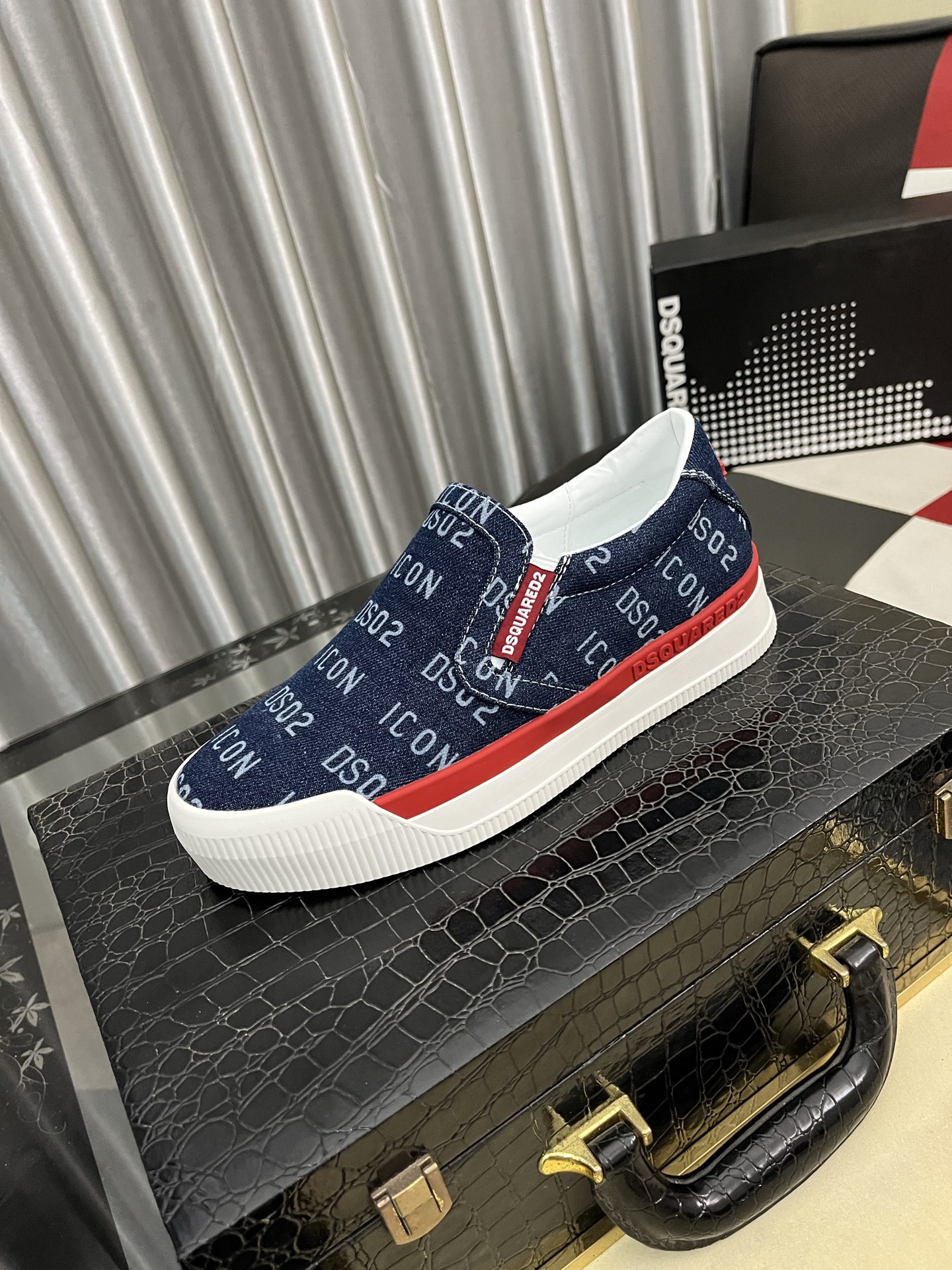 NO:711714,[D2～] Men's casual shoes 2025z cabinet simultaneous sale Code number: 36-46 # 1 color upper is made of multi-material spliced ​​genuine leather lining, comfortable and breathable, the original sole is comfortable and wear-resistant, the real thing is better when photographed in person,19860909【D2～】男士休闲鞋 2025z柜同步发售 码数:36-46 # 1个颜色鞋面选用多材质拼接真皮内里,舒适透气,鞋底原版舒适耐磨大底,实物拍摄实物更赞,,Men's shoes