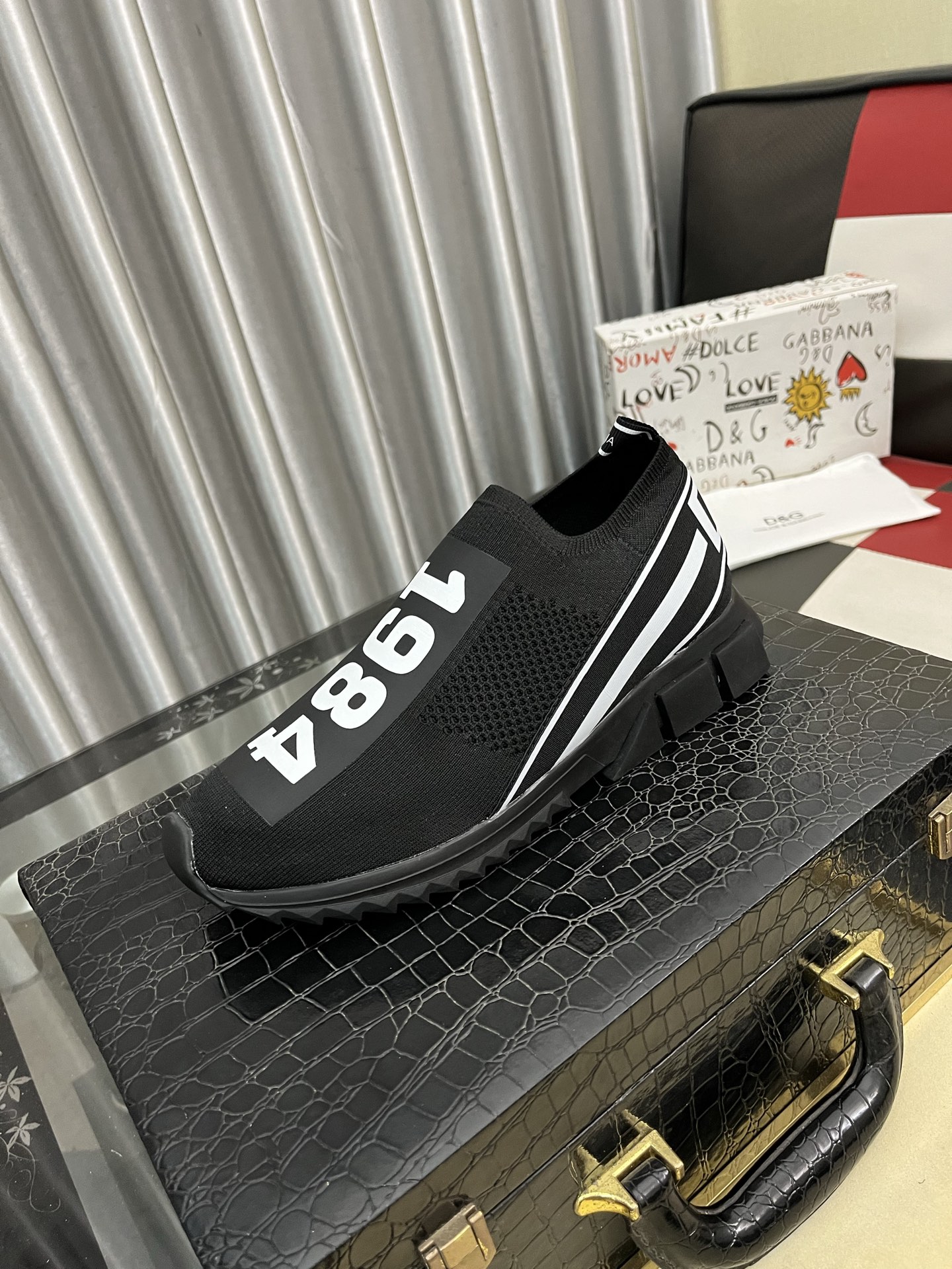 NO:931720,(DG) The latest sports and casual shoes are fashionable and versatile, and can add luster to various looks. The exquisite design is uniquely dynamic and modern, showing a modern and elegant style. Size35-46,19860909（DG）最新运动休闲鞋时尚百搭,可为各式造型增光添彩.塑造独具动感活力与摩登气息的精致设计,尽显现代优雅格调. Size35-46,,Men's shoes