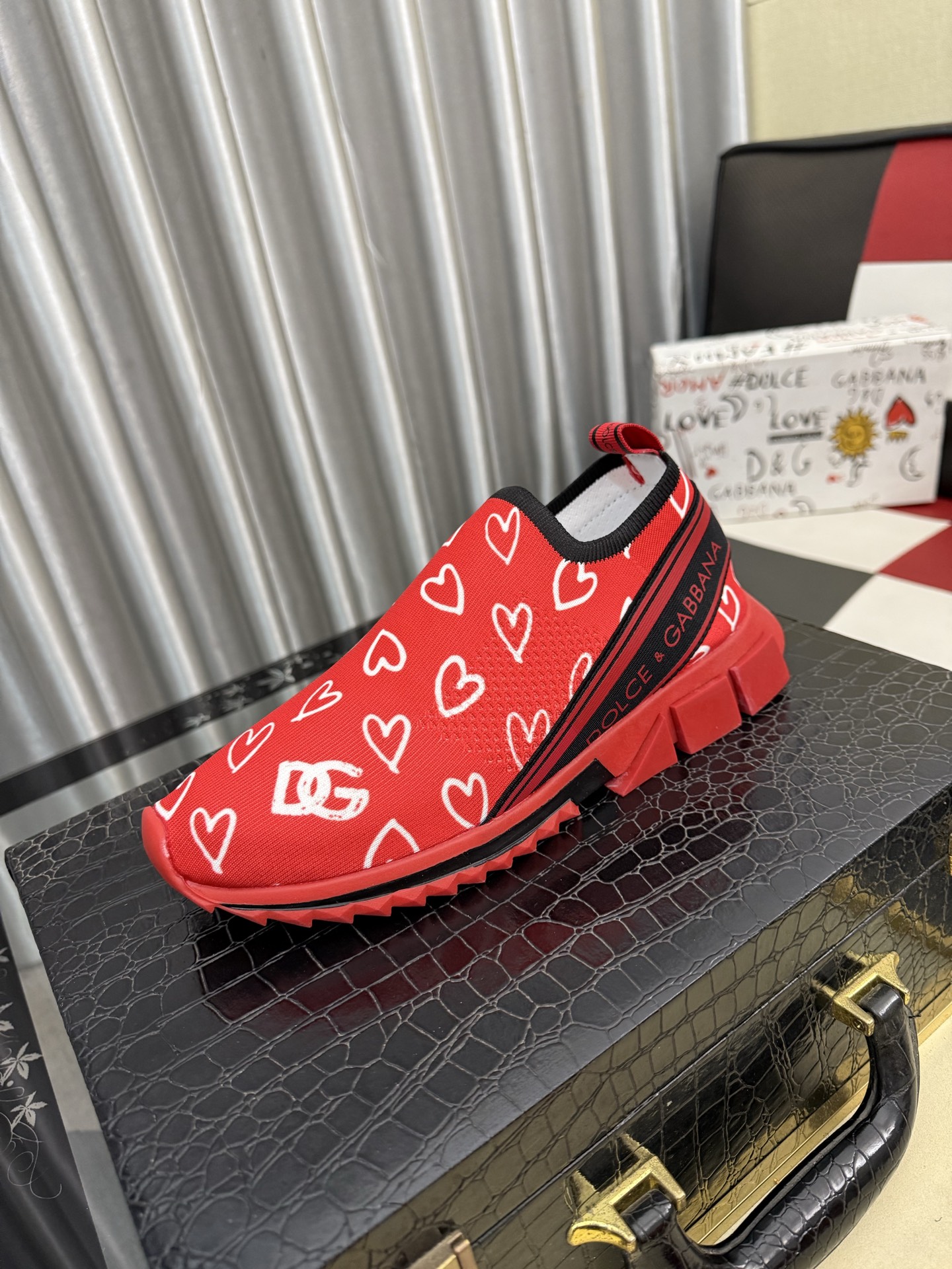 NO:745569,(DG) The latest sports and casual shoes are fashionable and versatile, and can add luster to various looks. The exquisite design is uniquely dynamic and modern, showing a modern and elegant style. Size35-46,19860909（DG）最新运动休闲鞋时尚百搭,可为各式造型增光添彩.塑造独具动感活力与摩登气息的精致设计,尽显现代优雅格调. Size35-46,,Men's shoes