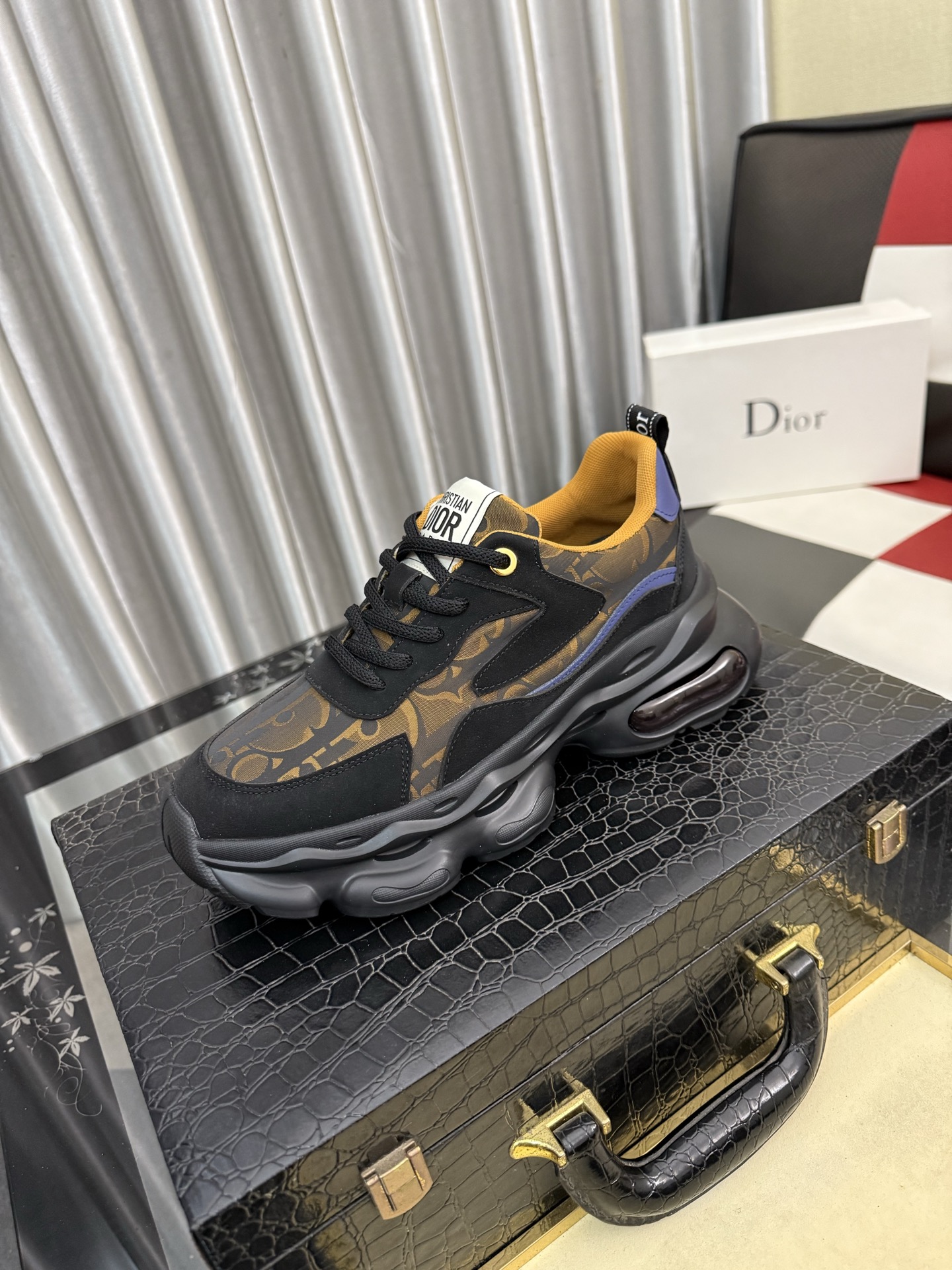 NO:778263,[Dior] Dior casual shoes are shipped, made of imported cowhide with brand material font, high-grade cowhide on the heel, sheepskin lining, comfortable to wear, lightweight, original last mold, official website 11, private mold outsole, size 38-444 colors available, dior, dior, cowhide, sheepskin19860909【Dior】迪奥休闲鞋出货,采用进口牛皮压搭配品牌料字体,后跟牛皮显凸出高档,羊皮内裡,穿着舒适,轻便,原版楦头开模,官网11,私模大底,码数38-444色可选,,dior,dior,cowhide,sheepskin,Men's shoes