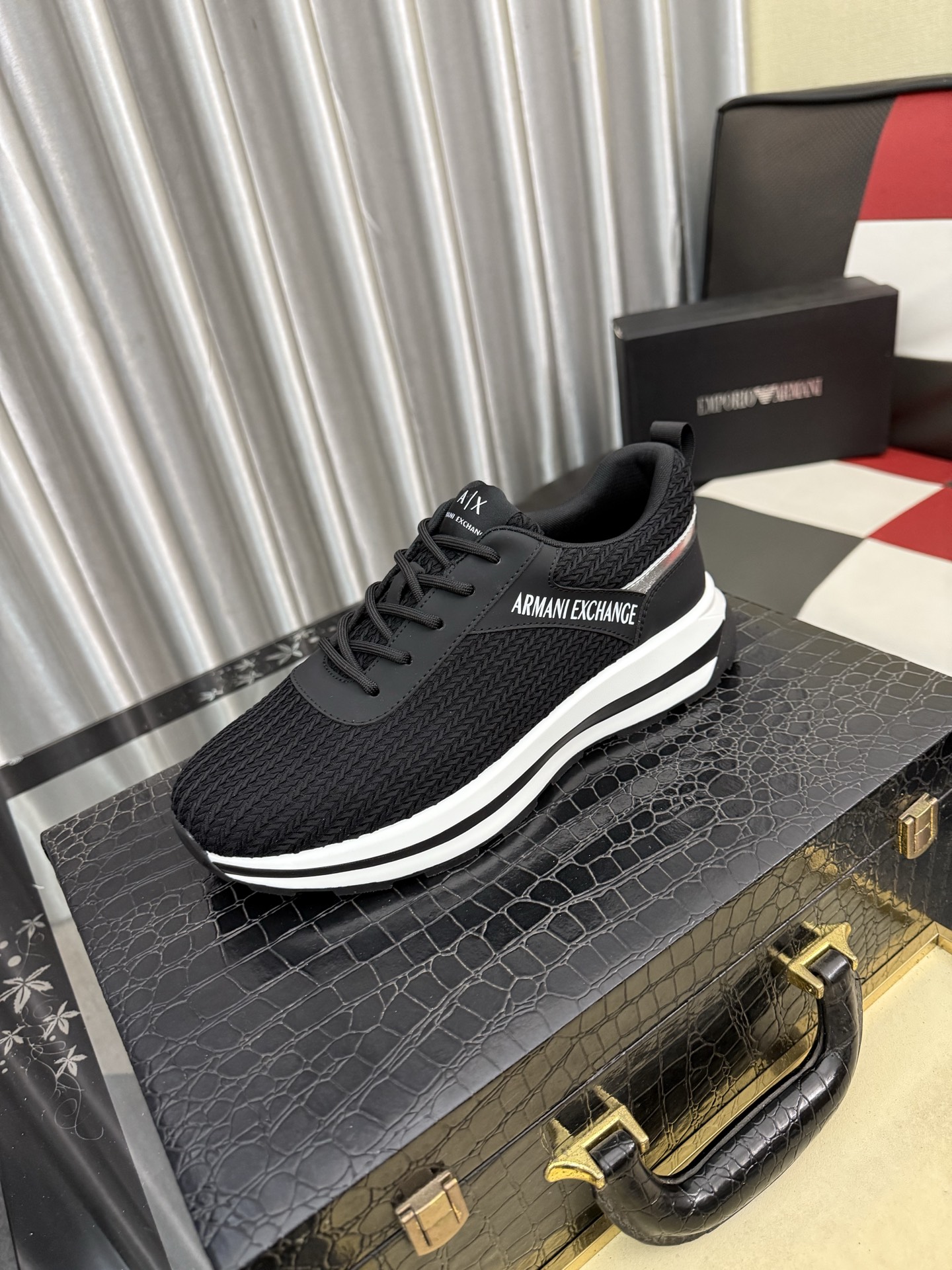 NO:778833,Armani's new casual sports shoes are fashionable and versatile, with a simple and elegant style. The fabric is made of imported cowhide with original fabric, breathable lining, original wear-resistant rubber outsole, exclusive new style, real-life shooting, size 38-442 colors available, armani, sneakers, cowhide19860909阿玛尼新款休闲运动鞋 时尚百搭, 版型简洁大气, 面料采用进口牛皮配原版布料,透气内里,原版耐磨橡胶大底,独家新款,实物拍摄,码数38-442色可选,,armani,sneakers,cowhide,Men's shoes