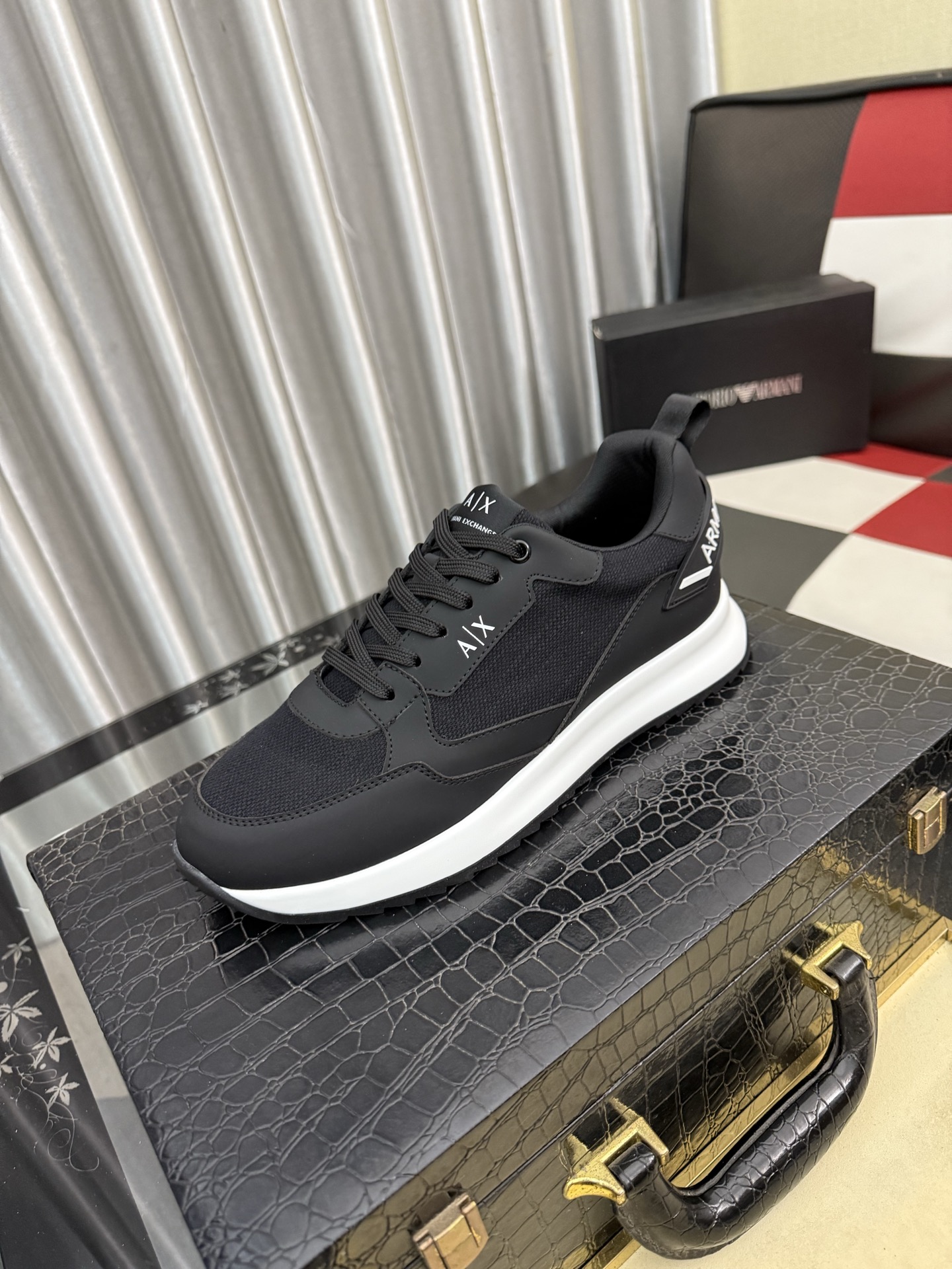 NO:778838,Armani's new casual sports shoes are fashionable and versatile, with a simple and elegant style. The fabric is made of imported cowhide with original fabrics, breathable lining, original wear-resistant rubber outsole, exclusive new style, real-life photos, sizes 38-443 colors available, armani, sneakers, cowhide19860909阿玛尼新款休闲运动鞋 时尚百搭, 版型简洁大气, 面料采用进口牛皮配原版布料,透气内里,原版耐磨橡胶大底,独家新款,实物拍摄,码数38-443色可选,,armani,sneakers,cowhide,Men's shoes