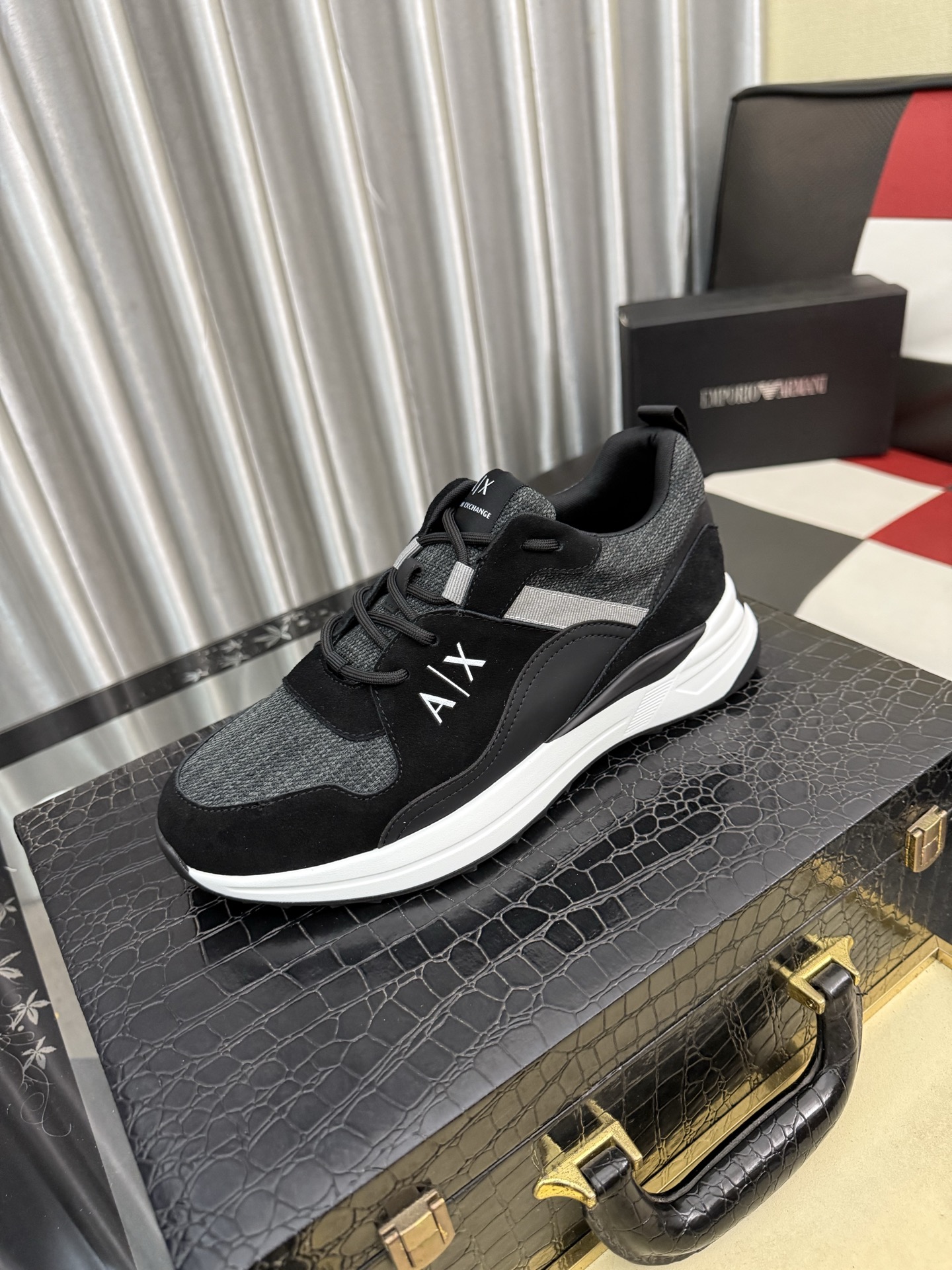 NO:778843,Armani's new casual sports shoes are fashionable and versatile, with a simple and elegant style. The fabric is made of imported cowhide with original fabric, breathable lining, original wear-resistant rubber outsole, exclusive new style, real-life shooting, size 38-442 colors available, armani, sneakers, cowhide19860909阿玛尼新款休闲运动鞋 时尚百搭, 版型简洁大气, 面料采用进口牛皮配原版布料,透气内里,原版耐磨橡胶大底,独家新款,实物拍摄,码数38-442色可选,,armani,sneakers,cowhide,Men's shoes