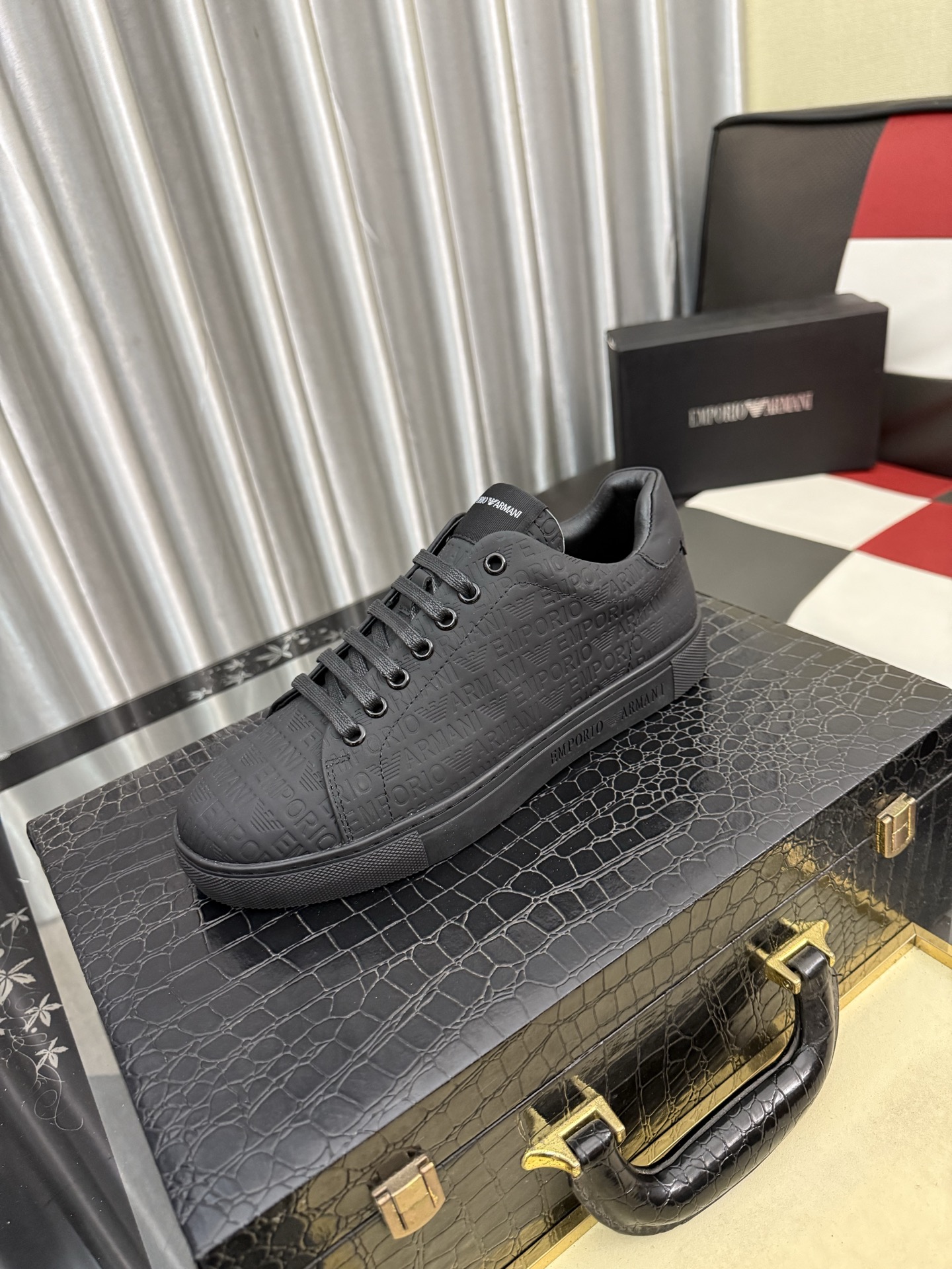 NO:778804,Armani's new casual sports shoes are fashionable and versatile, with a simple and elegant style. The fabric is made of imported cowhide with original fabrics, breathable lining, original wear-resistant rubber outsole, exclusive new style, actual shot, size 38-444 colors available, armani, sneakers, cowhide19860909阿玛尼新款休闲运动鞋 时尚百搭, 版型简洁大气, 面料采用进口牛皮配原版布料,透气内里,原版耐磨橡胶大底,独家新款,实物拍摄,码数38-444色可选,,armani,sneakers,cowhide,Men's shoes