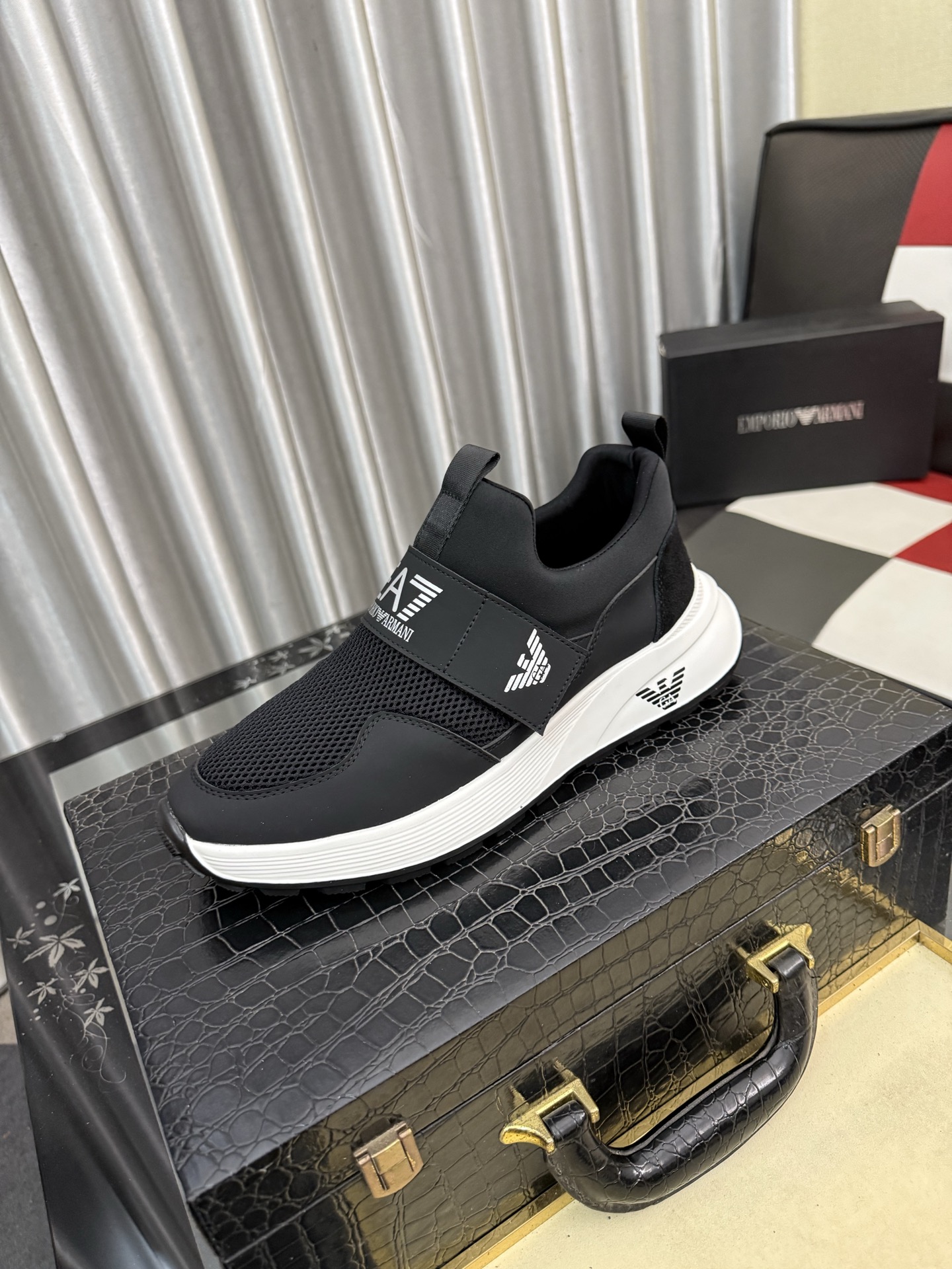NO:782499,[Armani] Armani's latest casual shoes, hot-selling official website, the same style [satisfied] original hot-selling model. Original factory cowhide material 11 original boards, cowhide lining, original foam outsole. Body accessories one-to-one mold opening, counter quality Dear friends, if you are still worried about wearing matching shoes, then this shoe is your best choice!  38-443 colors available,,armani,armani,cowhide19860909【Armani】阿玛尼最新新款休闲鞋 火爆热卖官网同款[得意]原单爆款 .原工厂牛皮材料11原板 牛皮内里,原厂发泡大底.身配件一比一开模 专柜品质 亲们你还为穿着搭配鞋发愁那这款鞋你就是你不二的选择！38-443色可选,,armani,armani,cowhide,Men's shoes