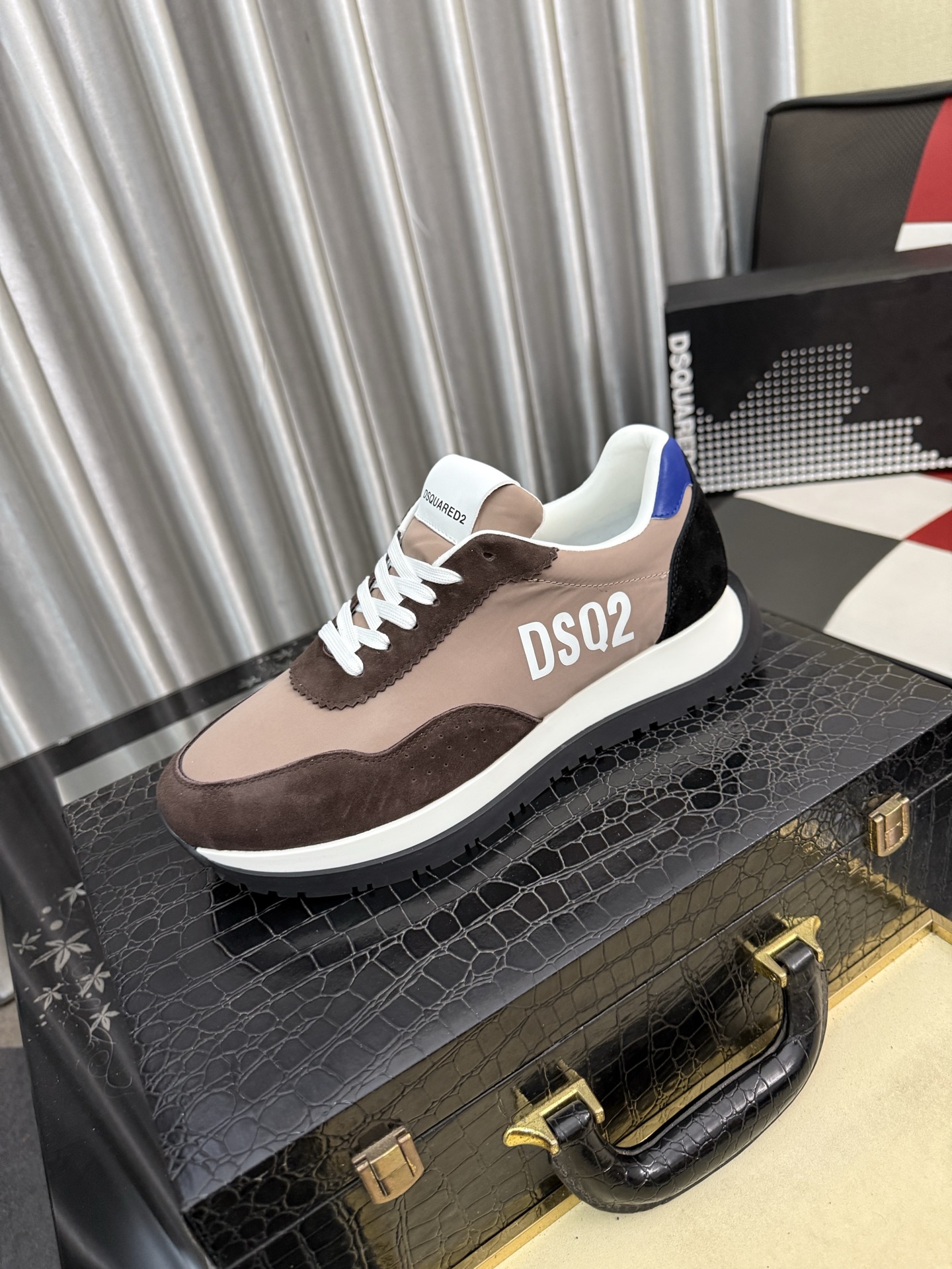 NO:782783,D2's new top-notch casual shoes for street men are coming and are available at counters simultaneously. Original factory configuration, original woven material imported from Italy, soles specially supplied by the original factory, original soles are super comfortable, original factory follow-up goods, code number 38-46,19860909D2新款顶级代购炸街男神休闲鞋新品来袭专柜同步发售原厂配置,意大利进口原版编织材质 鞋底原厂特供原版底超级舒适,原厂跟单货 码数 38-46,,Men's shoes