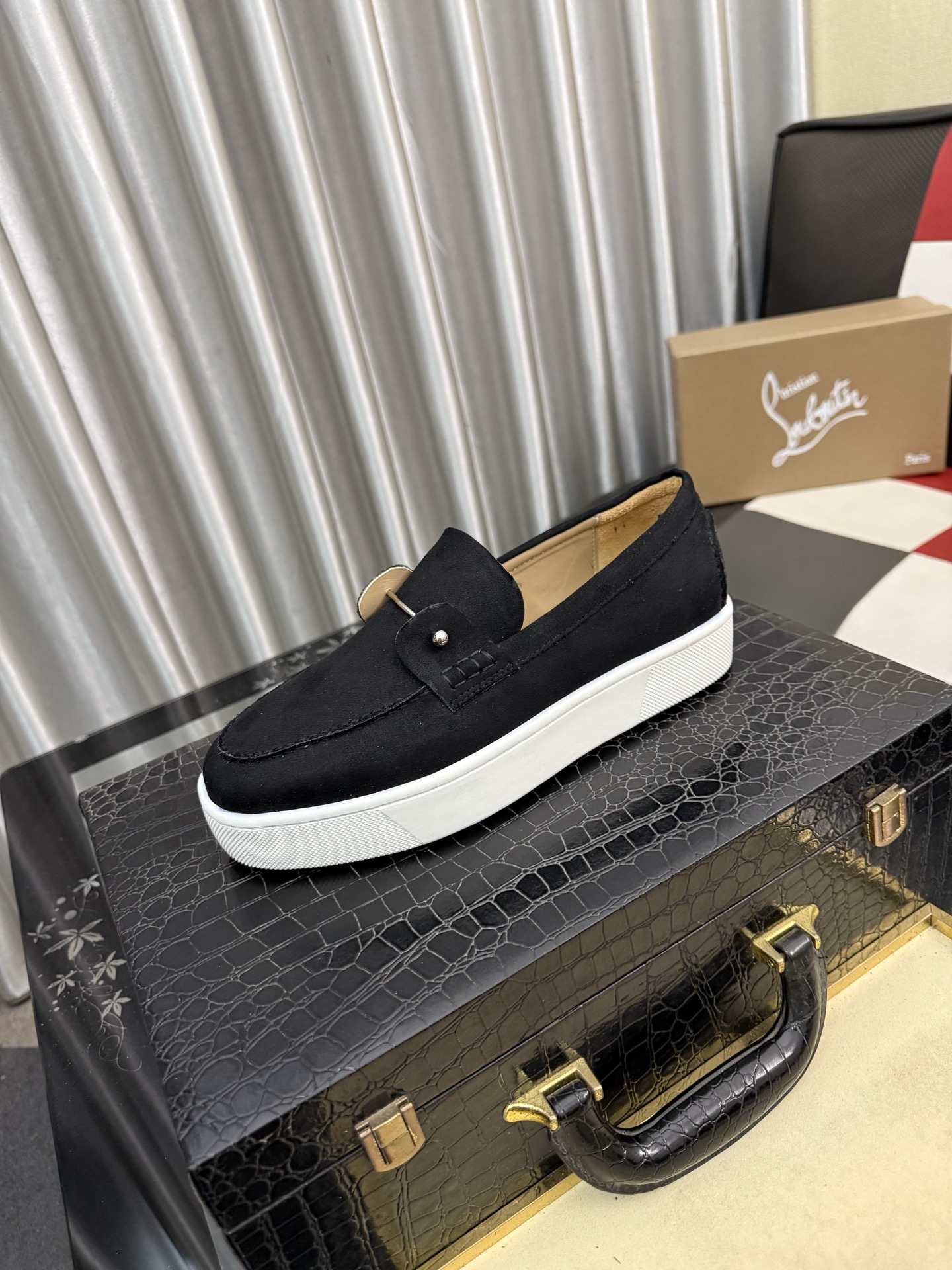 NO:782978,christian louboutin (CL red sole shoes) counter series, casual sneakers, exclusive hot model release event, latex foot pads, finished outsole sewing line [satisfied] original imported genuine leather upper, top original leather lining, original molded TPU outsole, original 1:1 detail processing, original shoe last, code number 38-445 colors available, christian louboutin19860909christian louboutin（CL红底鞋）专柜系列,休闲板鞋  独家热款发布活动乳胶垫脚成品大底车线[得意]原版进口真皮鞋面,顶级原版皮内里,原版开模tpu大底,原版1:1细节处理,原版鞋楦,码数38-445色可选,,christian louboutin,Men's shoes