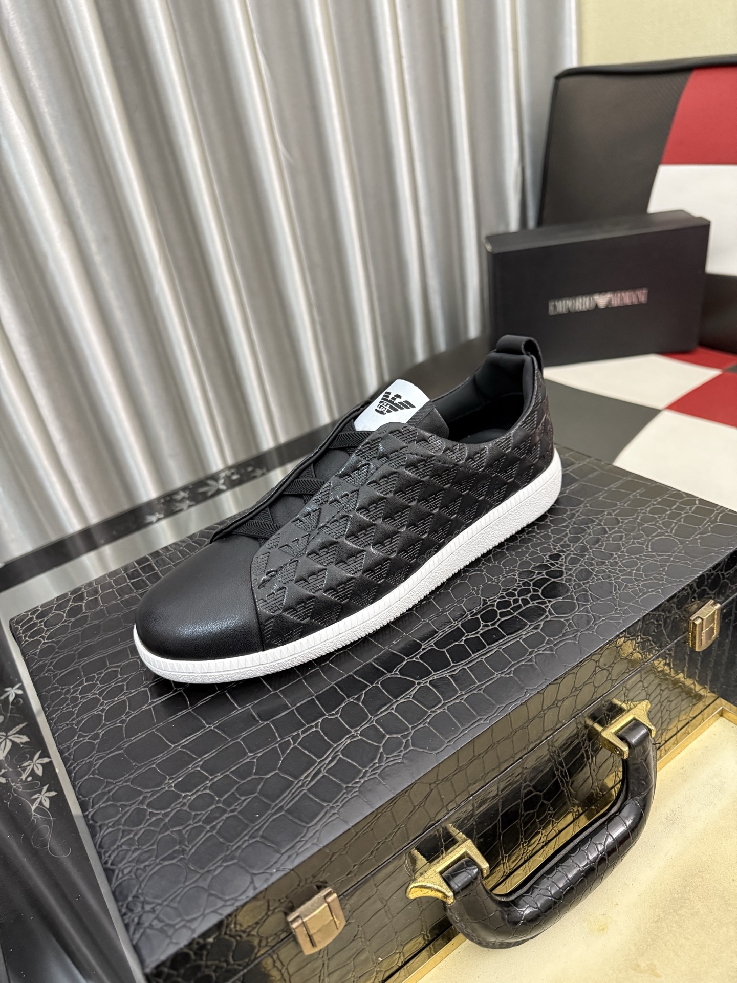 NO:829433,[Armani] Armani's latest casual shoes, hot-selling official website, the same style [satisfied] original hot-selling model. Original factory cowhide material 11 original boards, cowhide lining, original foam outsole. Body accessories one-to-one mold opening, counter quality Dear friends, if you are still worried about wearing matching shoes, then this shoe is your best choice!  38-443 colors available,,armani,armani,cowhide19860909【Armani】阿玛尼最新新款休闲鞋 火爆热卖官网同款[得意]原单爆款 .原工厂牛皮材料11原板 牛皮内里,原厂发泡大底.身配件一比一开模 专柜品质 亲们你还为穿着搭配鞋发愁那这款鞋你就是你不二的选择！38-443色可选,,armani,armani,cowhide,Men's shoes