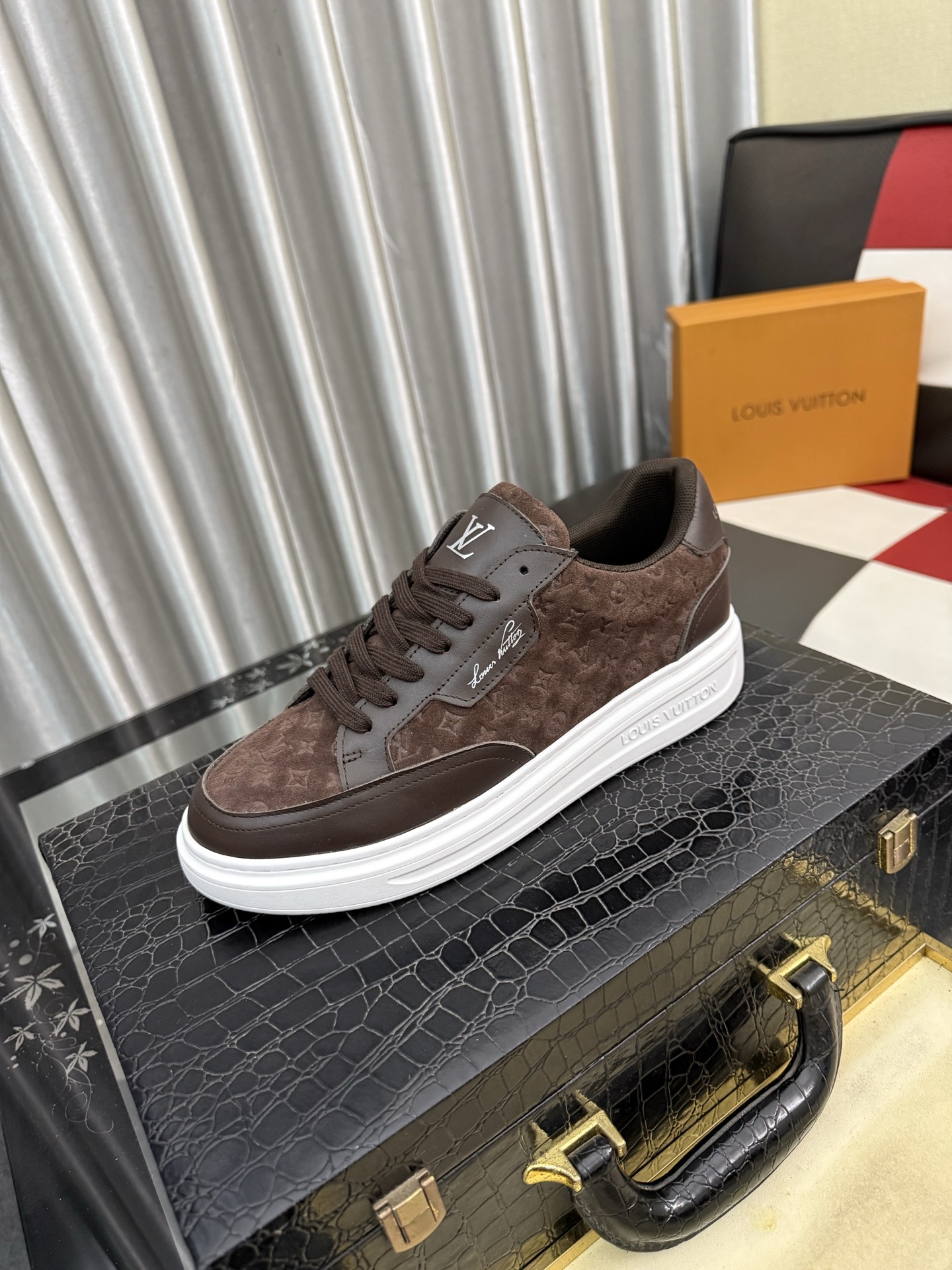 NO:953762,LV Louis Vuitton. The latest trendy shoes and casual shoes are popular in physical stores. New spring and summer comfortable imported custom original cowhide, unique jacquard fabric element design. With sheepskin lining, LV original bottom, [sun][sun] high-end packaging, high-quality details determine the quality, you can enter and exit the counter at will, welcome to compare code numbers 38-444 colors available,, louis vuitton, louis vuitton, cowhide, sheepskin19860909LV 路易威登.最新潮鞋休闲鞋实体店爆款.新品春夏季舒适进口定制原版牛皮,独特提花面料元素设计.搭配羊皮内里,Lv原版底,[太阳][太阳]高端包装高品质细节决定品质、可随意进出专柜,欢迎对比码数38-444色可选,,louis vuitton,louis vuitton,cowhide,sheepskin,Men's shoes