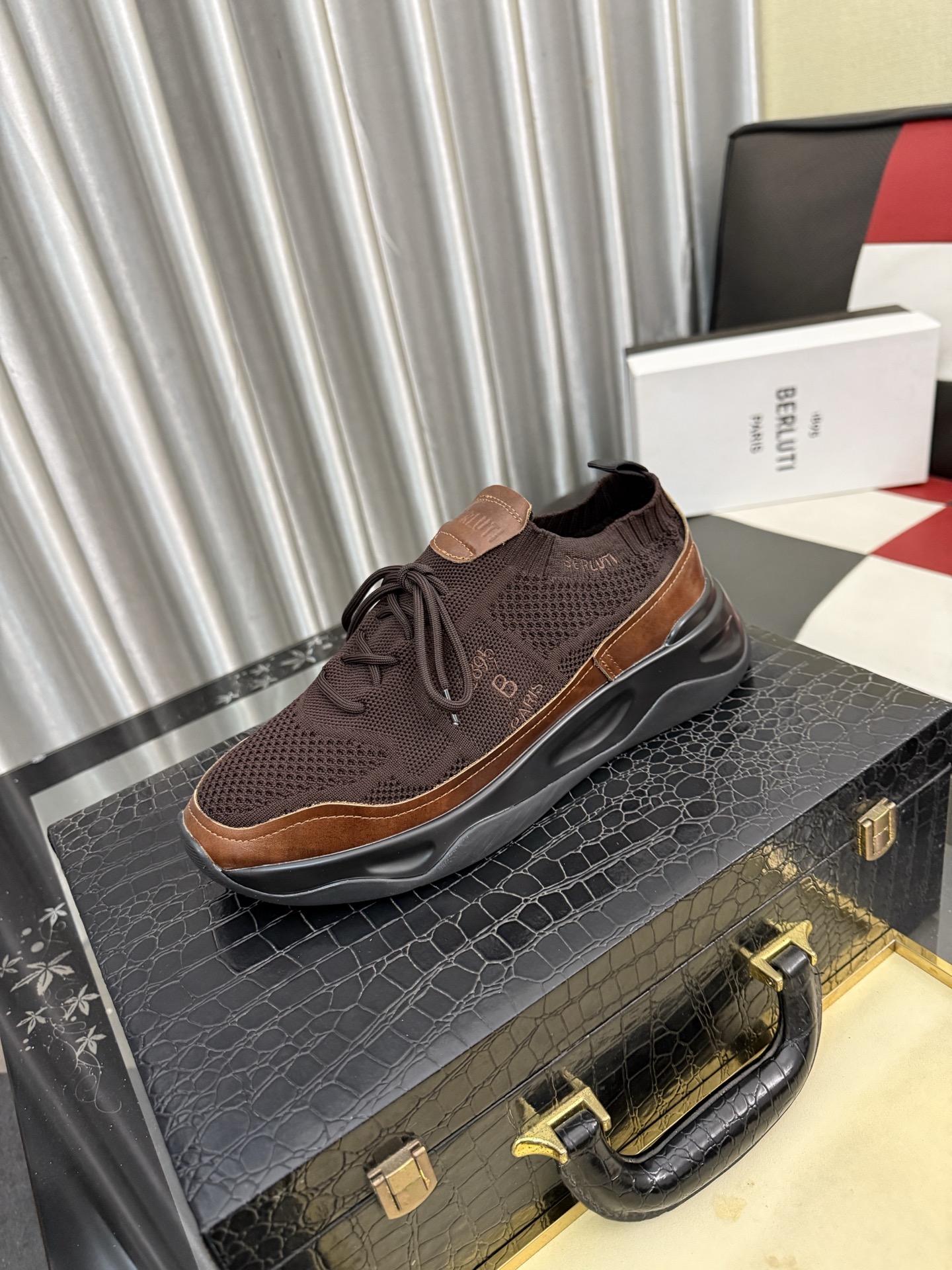 NO:831237,Berlut* men's high-end slip-on casual shoes, the latest officially released model for the catwalk. Imported cow suede material, imported calfskin lining, pure rubber light sole, lightweight and comfortable. Berlut* badge and logo printing capture visual highlights, three-dimensional relief Scritto pattern. High frequency air pressure badge pattern, showing an extraordinary attitude!  Size38-46,,cowhide19860909Berlut* 布鲁提 男士一脚蹬高端休闲鞋,官方最新发布走秀新款 进口牛反绒材质 内里进口小牛皮 纯橡胶轻底 轻便舒适 .Berlut* 徽章和logo印花俘获视觉亮点,立体感浮雕 Scritto 图纹.高周波空压徽章图纹,彰显不凡态度！ Size38-46,,cowhide,Men's shoes
