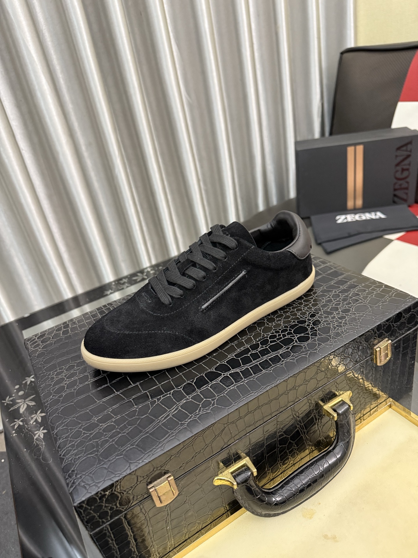 NO:831262,Zegna 'zegna*' latest popular casual shoes, top brand luxury ~ purchasing, top quality. [Strong] The upper is made of imported breathable fly weave with ten breathable sheepskin feet (·) and fine workmanship. The original style is fashionable and soft rubber wear-resistant outsole, light and comfortable on the foot, the real thing looks better in real photos, Size38-44,,zegna,sheepskin19860909杰尼亚《zegna*》最新·爆款休闲鞋,顶端品牌奢侈~代购,顶级~质量.[强]鞋面選用进口透气飞织搭配材质十透气羊皮垫脚(·)精细做工.原版个性时尚柔软橡膠耐磨大底,上脚轻巧舒适,实物拍摄實物更好看,Size38-44,,zegna,sheepskin,Men's shoes