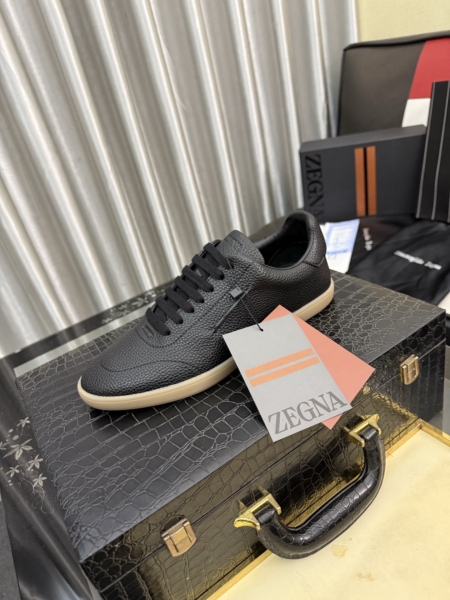 NO:832976,Zegna 'zegna*' latest popular casual shoes, top brand luxury ~ purchasing, top quality. [Strong] The upper is made of imported breathable fly weave with ten breathable sheepskin feet (·) and fine workmanship. The original style is fashionable and soft rubber wear-resistant outsole, light and comfortable on the foot, the real thing looks better in real photos, Size38-44,,zegna,sheepskin19860909杰尼亚《zegna*》最新·爆款休闲鞋,顶端品牌奢侈~代购,顶级~质量.[强]鞋面選用进口透气飞织搭配材质十透气羊皮垫脚(·)精细做工.原版个性时尚柔软橡膠耐磨大底,上脚轻巧舒适,实物拍摄實物更好看,Size38-44,,zegna,sheepskin,Men's shoes
