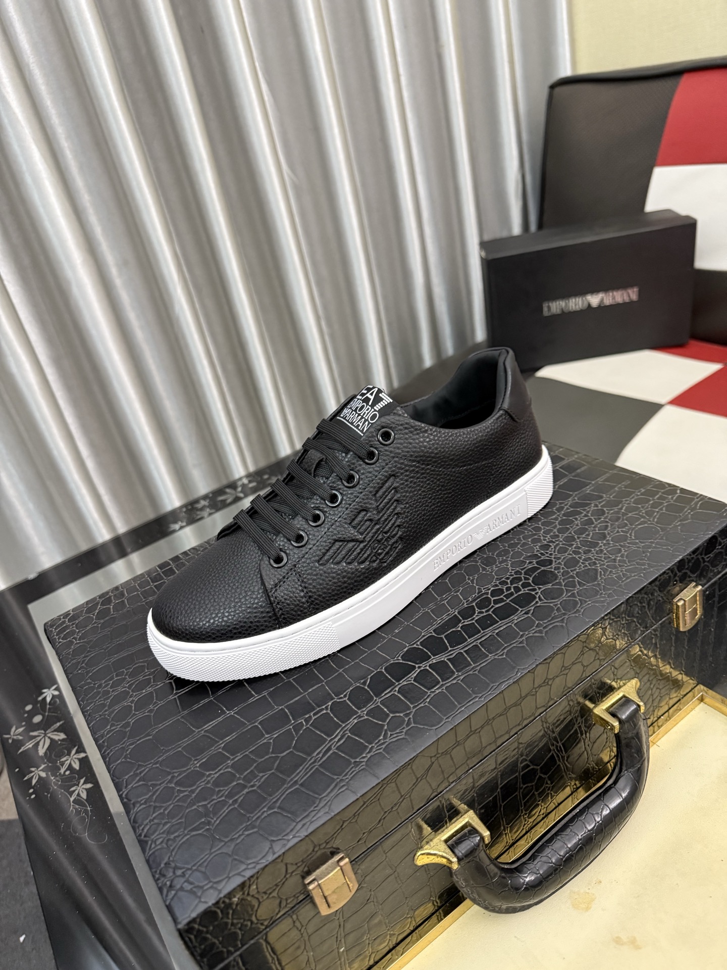 NO:833012,[Armani] Armani's latest casual shoes, hot-selling official website, the same style [satisfied] original hot-selling model. Original factory cowhide material 11 original boards, cowhide lining, original foam outsole. Body accessories one-to-one mold opening, counter quality Dear friends, if you are still worried about wearing matching shoes, then this shoe is your best choice!  38-442 colors available,,armani,armani,cowhide19860909【Armani】阿玛尼最新新款休闲鞋 火爆热卖官网同款[得意]原单爆款 .原工厂牛皮材料11原板 牛皮内里,原厂发泡大底.身配件一比一开模 专柜品质 亲们你还为穿着搭配鞋发愁那这款鞋你就是你不二的选择！38-442色可选,,armani,armani,cowhide,Men's shoes