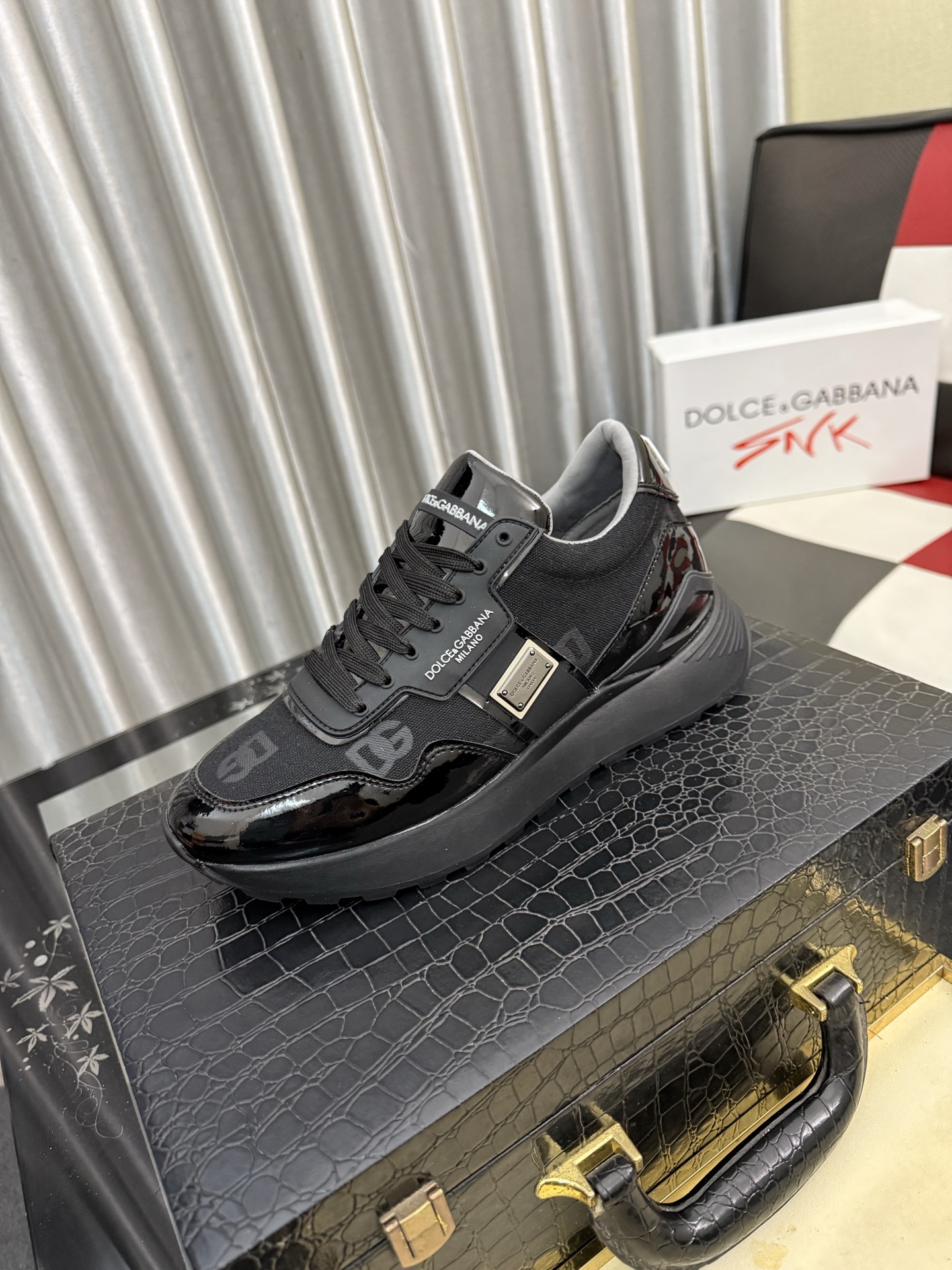 NO:833284,DG～The new DG men’s casual slippers, Dolce & Gabbana’s new products, official website limited edition!  Imported customized original PVC material, one-piece TPU outsole!  Size 38–46,,Dolce&Gabbana,slippers19860909DG～新款dg男士休闲拖鞋、杜嘉班纳力推新品,官网限定款！进口定制原版PVC材质、一体成型TPU大底！码数38–46,,Dolce&Gabbana,slippers,Men's shoes