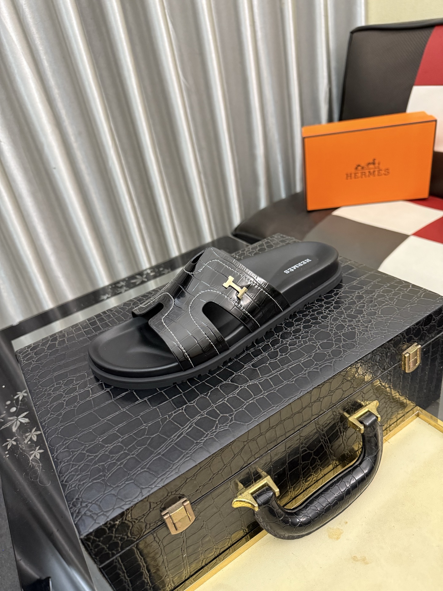 NO:833550,[Hermès] New Hermes slippers, made of cowhide leather, wear-resistant rubber outsole. Size 38-44, hermes, slippers, cowhide19860909【爱马仕】新款爱马仕拖鞋,面料牛皮,耐磨橡胶大底.码数38-44,,hermes,slippers,cowhide,Men's shoes