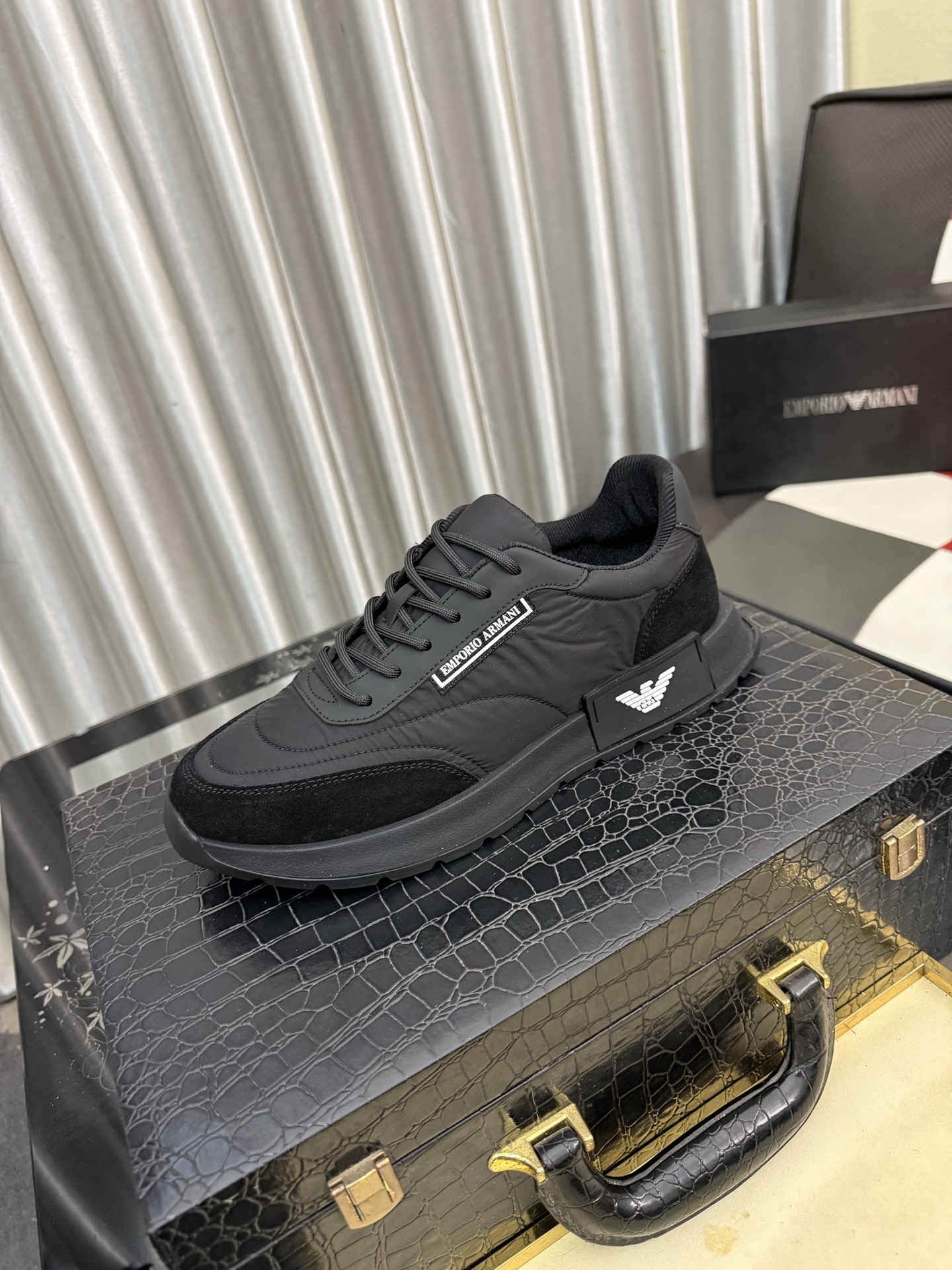 NO:833573,[Armani] Armani's latest casual shoes, hot-selling official website, the same style [satisfied] original hot-selling model. Original factory cowhide material 11 original boards, cowhide lining, original foam outsole. Body accessories one-to-one mold opening, counter quality Dear friends, if you are still worried about wearing matching shoes, then this shoe is your best choice!  38-443 colors available,,armani,armani,cowhide19860909【Armani】阿玛尼最新新款休闲鞋 火爆热卖官网同款[得意]原单爆款 .原工厂牛皮材料11原板 牛皮内里,原厂发泡大底.身配件一比一开模 专柜品质 亲们你还为穿着搭配鞋发愁那这款鞋你就是你不二的选择！38-443色可选,,armani,armani,cowhide,Men's shoes