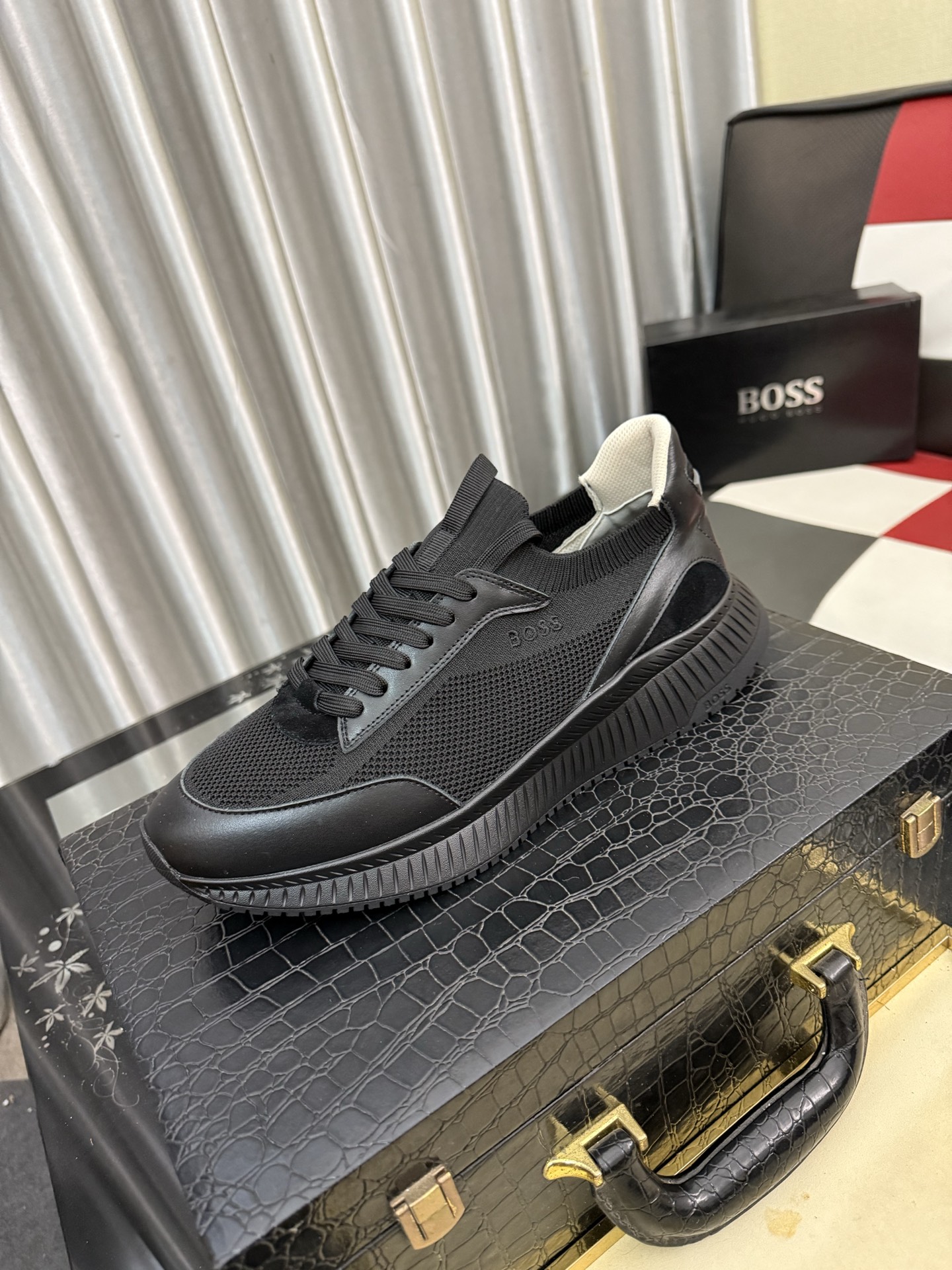 NO:851078,[BOOS] Men's casual shoes are made of imported original quality uppers, which are super breathable and comfortable, with fine workmanship and high-end atmosphere. They have a fashionable model shape. The foamed transparent wear-resistant outsole is comfortable to wear and worth owning. Available in sizes 38-446 colors.19860909【BOOS】男鞋休闲鞋原单品质鞋面采用进口,超透气舒适内里做工精细,高端大气.有时尚典范造型.发泡透明耐磨大底,穿着舒适,值得拥有.码数38-446色可选,,Men's shoes