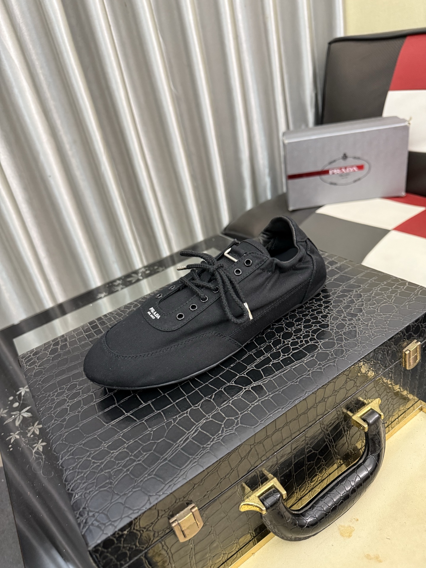 NO:854467,[PRADA] Prada - high-end quality original casual sports shoes - upper Nappa calfskin, brand high mercerized canvas, shoe body brand metal fasteners, tongue screen-printed brand logo - lining water-dyed cowhide - outsole ultra-light TPU foam; molded outsole - ultra-high quality control, fine workmanship (high-end, luxury, grade) - Size 38-443 colors available, prada, prada, sneakers, cowhide19860909【PRADA】普拉达 -高端品质 原单休闲运动鞋 -鞋面纳帕小牛皮、品牌高丝光帆布、鞋身品牌金属扣件、鞋舌丝印品牌logo -内里水染牛皮 -大底超轻TPU发泡；成型大底 -超高品控·做工精细凸显(高端·贵气·档次) -Size 38-443色可选,,prada,prada,sneakers,cowhide,Men's shoes