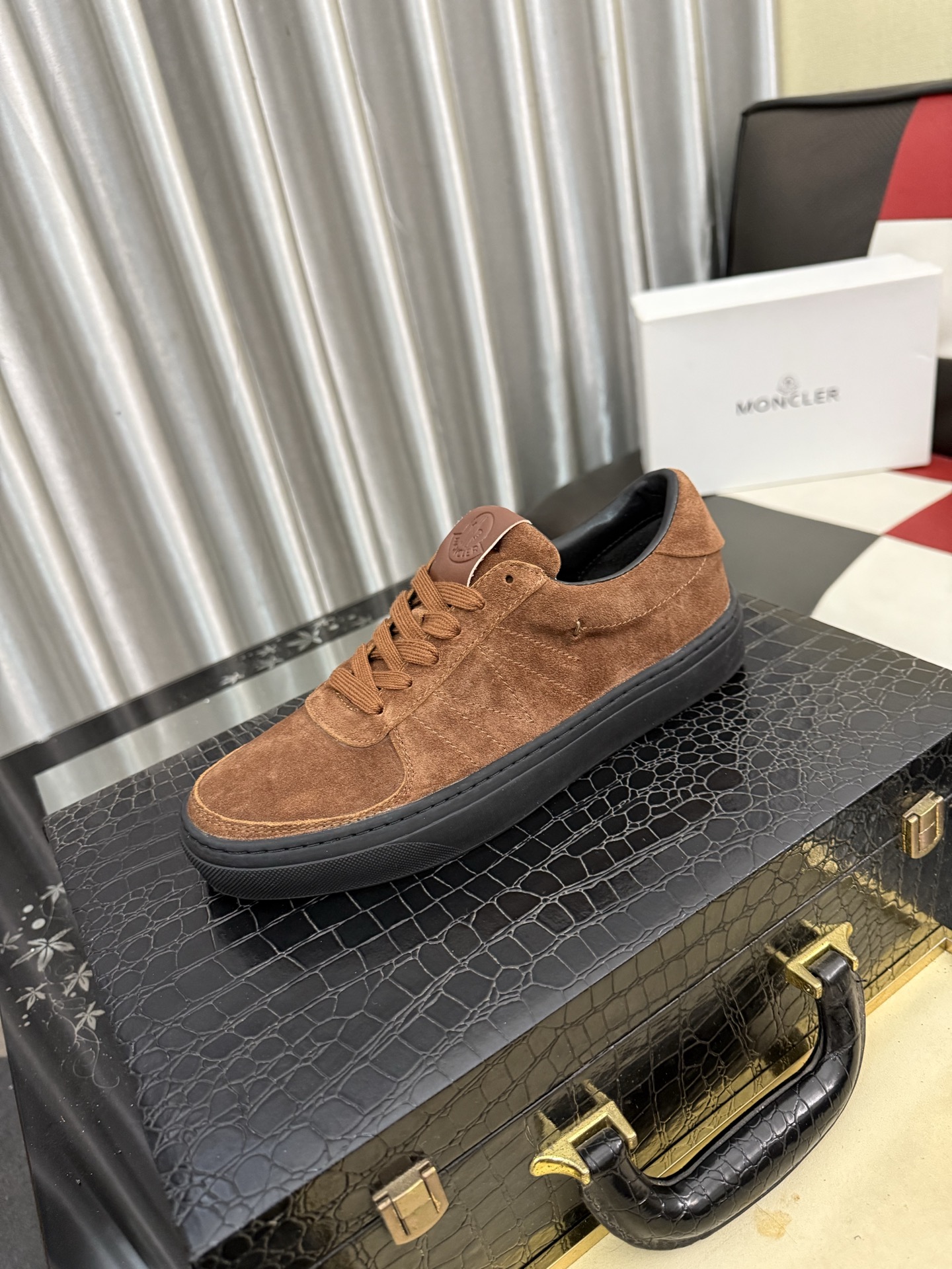NO:854419,[MONCLER] Same style as the official website. High-quality men's shoes. Customized calfskin material. Mesh breathable inner leather insole. Original open molded outsole style. Men's casual sports shoes. Lace-up men's shoe series. European and American trend style. Randomly matched. Comfortable foot feel. Standard size: 38-46, Moncler, sneakers, cowhide.19860909【MONCLER】蒙口、官网同款 高品质男鞋 材料定制小牛皮 网布透气内里真皮鞋垫 原版开模大底款式类型男士休闲运动鞋 系带款男鞋系列 欧美潮流风格 随意搭配 脚感舒适、标准码38-46,,Moncler,sneakers,cowhide,Men's shoes