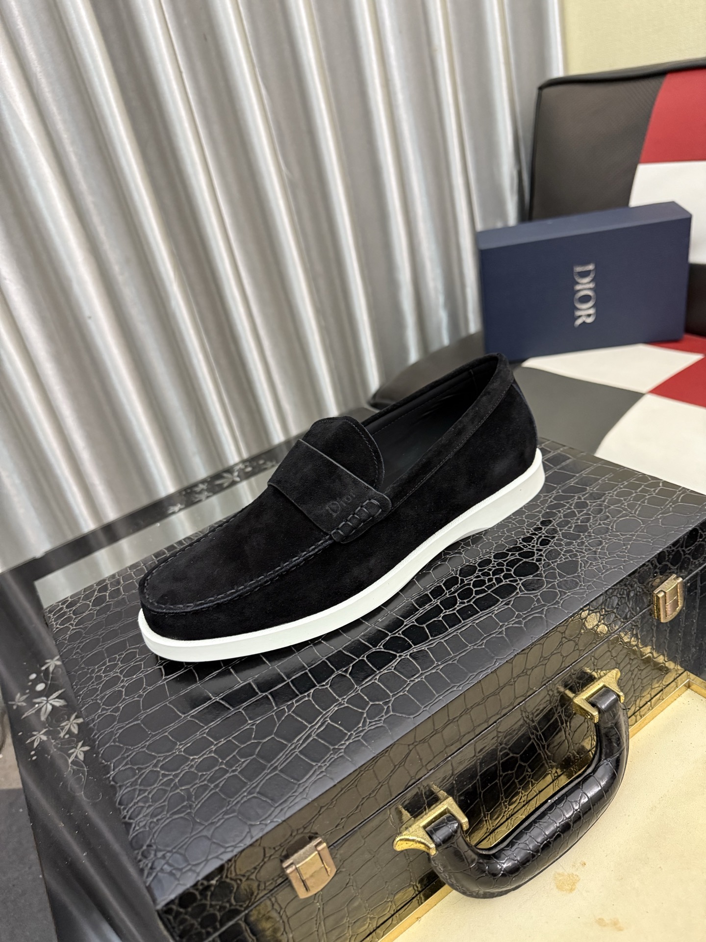 NO:885617,[Dior] Dior casual shoes are shipped, made of imported cowhide with brand material font, high-grade cowhide on the heel, sheepskin lining, comfortable to wear, lightweight, original last mold, official website 11, private mold outsole, code number 38 to 44,, dior, dior, cowhide, sheepskin19860909【Dior】迪奥休闲鞋出货,采用进口牛皮压搭配品牌料字体,后跟牛皮显凸出高档,羊皮内裡,穿着舒适,轻便,原版楦头开模,官网11,私模大底,码数38一44,,dior,dior,cowhide,sheepskin,Men's shoes