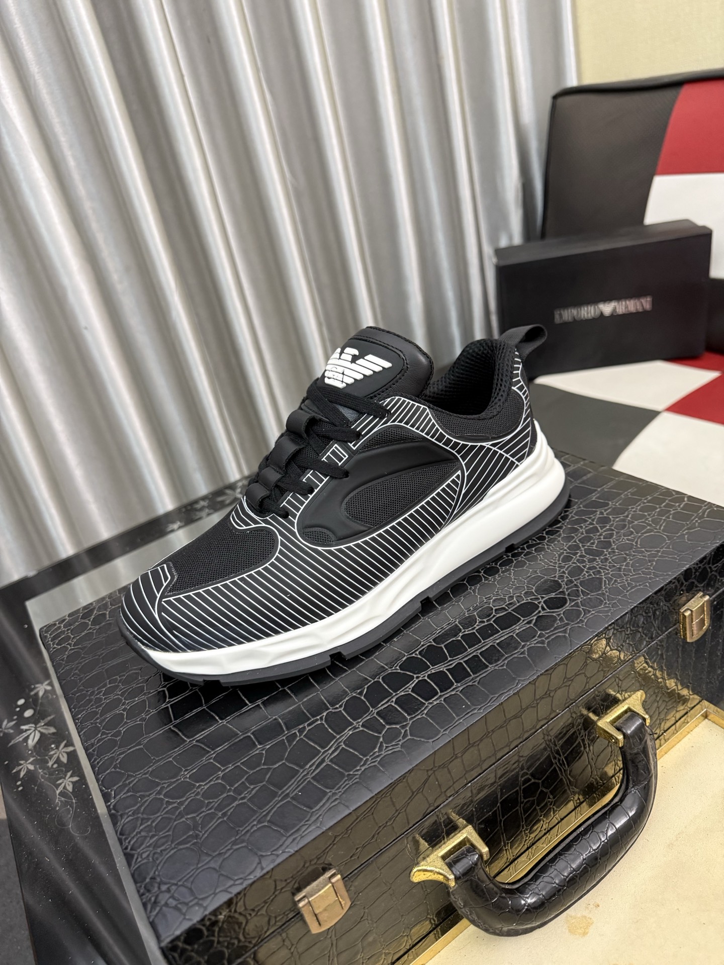 NO:898227,[Armani] Armani's latest casual shoes, hot-selling same style on the official website [satisfied] original hot-selling model. Original factory cowhide material 11 original boards, wool lining, original foam outsole. Body accessories one-to-one molding, counter quality. Dear friends, if you are still worried about wearing matching shoes, then this shoe is your best choice!  39-44,,armani,armani,cowhide19860909【Armani】阿玛尼最新新款休闲鞋 火爆热卖官网同款[得意]原单爆款 .原工厂牛皮材料11原板 羊毛内里,原厂发泡大底.身配件一比一开模 专柜品质 亲们你还为穿着搭配鞋发愁那这款鞋你就是你不二的选择！39-44,,armani,armani,cowhide,Men's shoes