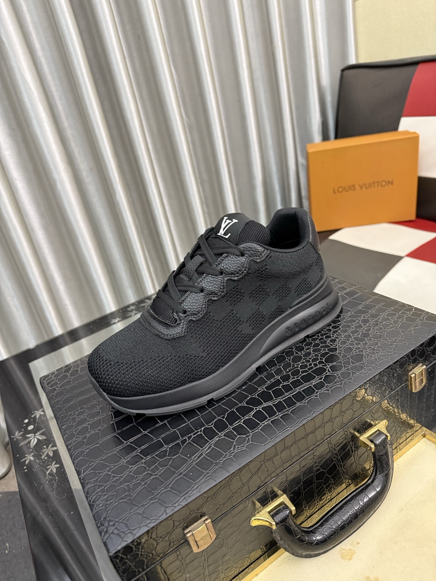 NO:898655,LV Louis Vuitton. The latest trendy shoes and casual shoes are popular in physical stores. New spring and summer comfortable imported custom original cowhide, unique jacquard fabric element design. With sheepskin lining, LV original bottom, [sun] [sun] high-end packaging, high-quality details determine the quality, you can enter and exit the counter at will, welcome to compare code numbers 38-44,, louis vuitton, louis vuitton, cowhide, sheepskin19860909LV 路易威登.最新潮鞋休闲鞋实体店爆款.新品春夏季舒适进口定制原版牛皮,独特提花面料元素设计.搭配羊皮内里,Lv原版底,[太阳][太阳]高端包装高品质细节决定品质、可随意进出专柜,欢迎对比码数38-44,,louis vuitton,louis vuitton,cowhide,sheepskin,Men's shoes