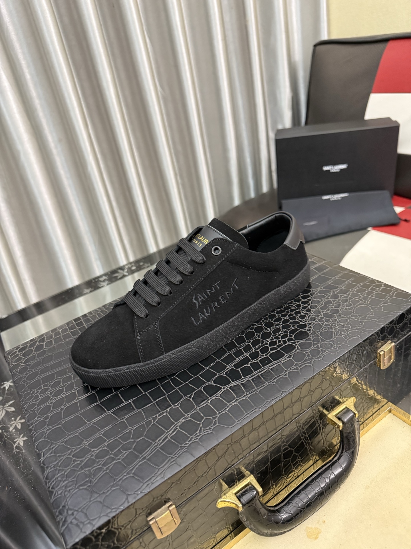 NO:929934,[Saint Laurent] Saint Laurent, casual shoes, the latest models, YSL, classic and high-quality glamorous masterpieces are synchronized in the four-season counter. The counter's most popular series combines temperament, fashion, classic and attractive design style, and the upper-foot effect is particularly beautiful. The material is imported from Italy. The cowhide lining is used for the feet; sheepskin, code number 38-44,, saint laurent, saint laurent, saint laurent, cowhide, sheepskin19860909【 Saint Laurent】圣罗兰、休闲鞋四季专柜同步最新款、YSL、经典上乘美艳力作 专柜最火系列 兼备气质 时尚 经典耐看的设计风格 上脚效果特别美 材料采用意大利进口牛皮内里 垫脚；绵羊皮、 码数38-44,,saint laurent,saint laurent,saint laurent,cowhide,sheepskin,Men's shoes