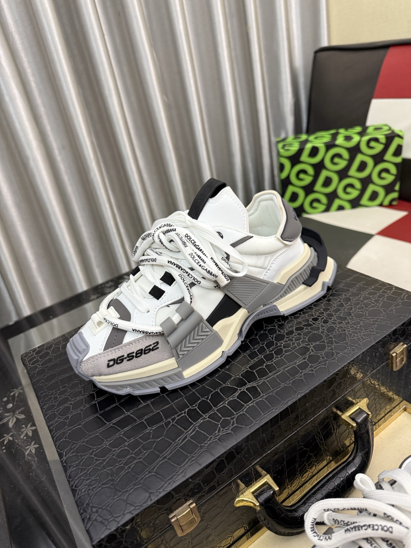 NO:954601,New D&G Dolce & Gabbana high-end men's sports and casual shoes!  Top counter original goods, original imported cowhide, tongue with brand LOGO, imported cowhide lining, cowhide foot pads, original DG logo outsole!  Size36-46,,Dolce&Gabbana,Dolce&Gabbana,cowhide19860909新品D&G杜嘉班纳高端男士运动休闲鞋！顶级专柜原单货原版进口牛皮 鞋舌搭配品牌LOGO进口牛皮内里 牛皮垫脚原版DG徽标大底！Size36-46,,Dolce&Gabbana,Dolce&Gabbana,cowhide,Men's shoes