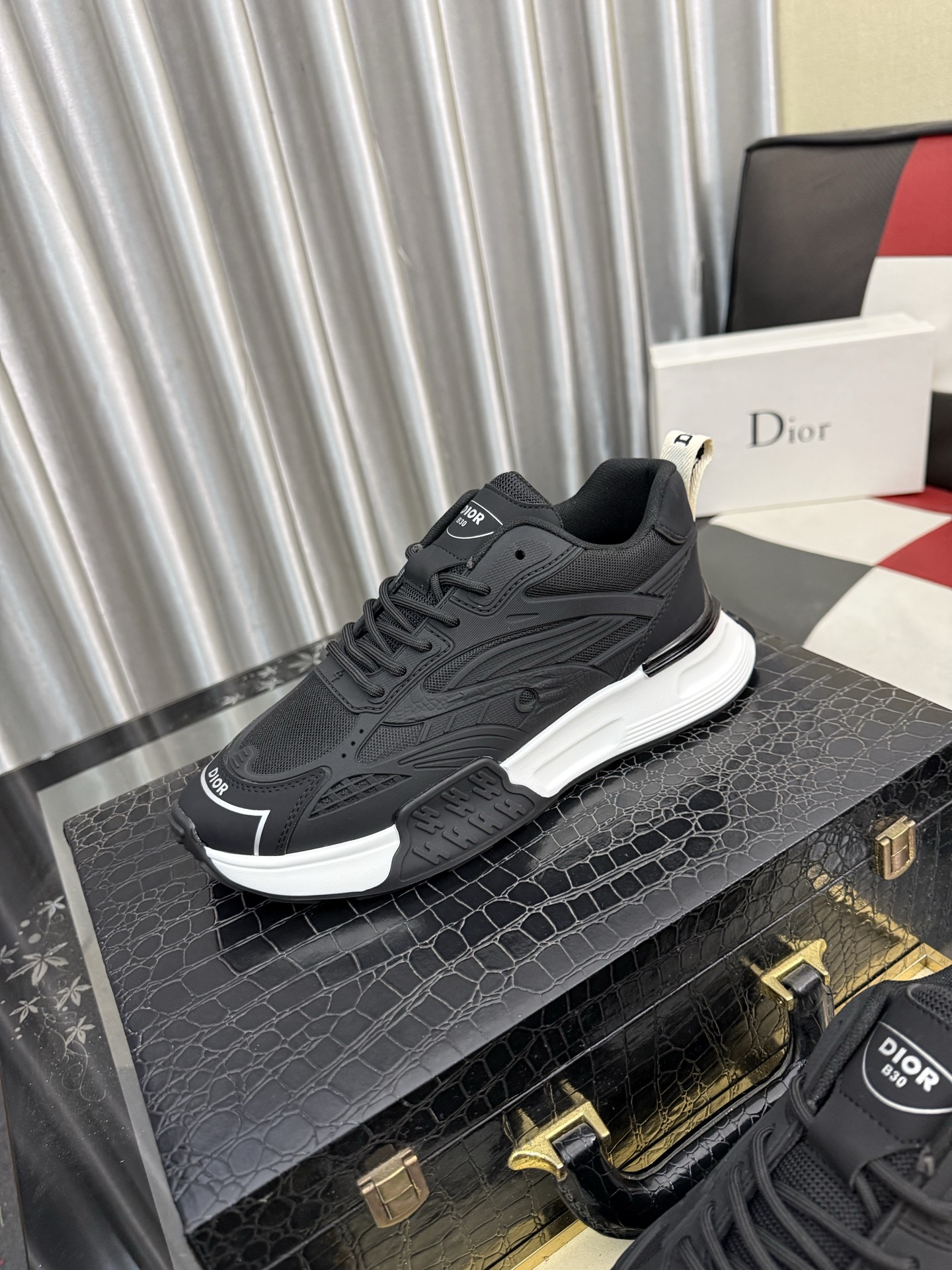 NO:956157,[Dior] Dior casual shoes are shipped, made of imported cowhide with brand material font, high-grade cowhide on the heel, sheepskin lining, comfortable to wear, lightweight, original last mold, official website 11, private mold outsole, code number 38 to 444 colors available, dior, dior, cowhide, sheepskin19860909【Dior】迪奥休闲鞋出货,采用进口牛皮压搭配品牌料字体,后跟牛皮显凸出高档,羊皮内裡,穿着舒适,轻便,原版楦头开模,官网11,私模大底,码数38一444色可选,,dior,dior,cowhide,sheepskin,Men's shoes