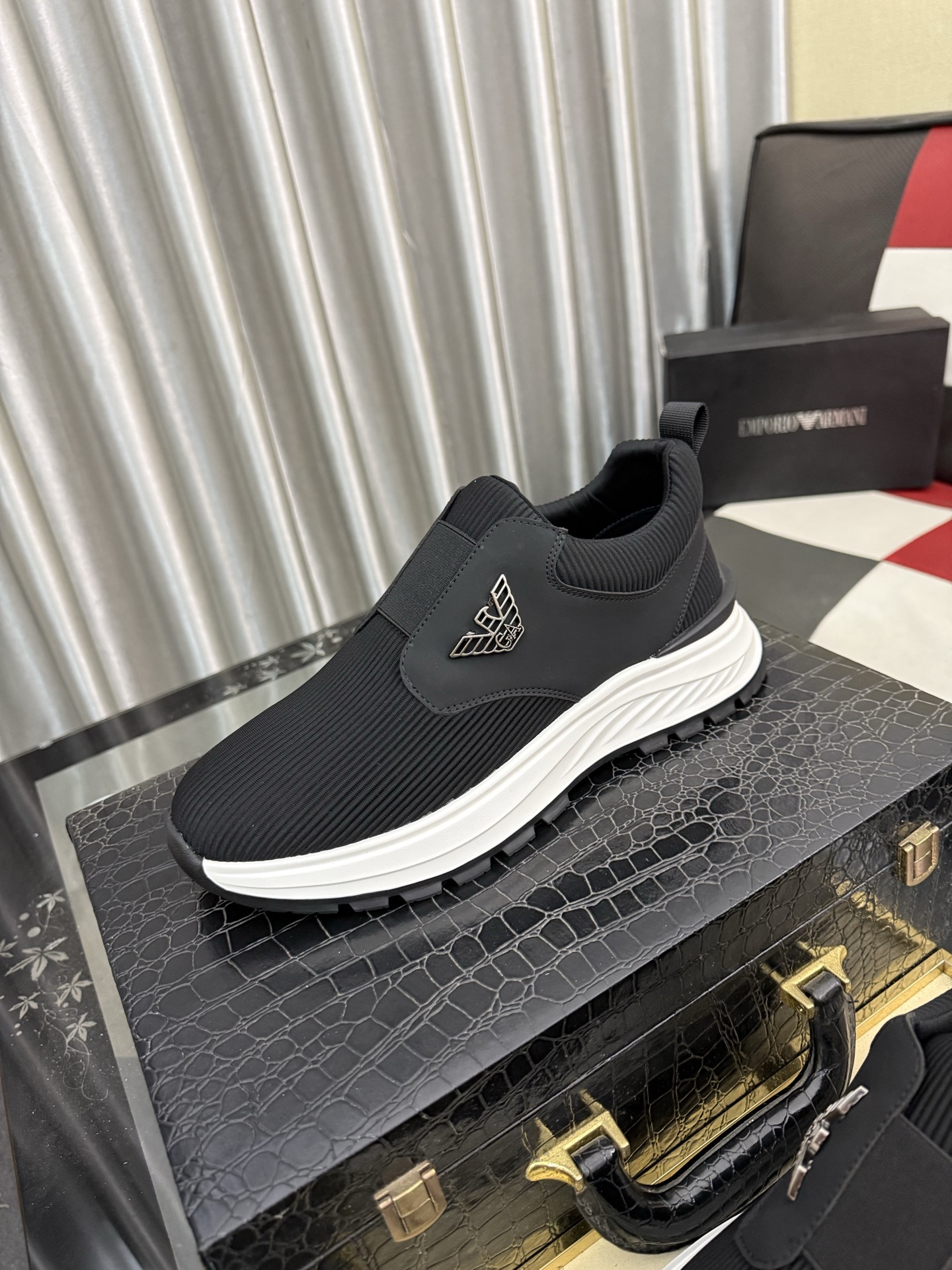 NO:956871,[Armani] Armani's latest casual shoes, hot selling official website, the same style [satisfied] original hot-selling model. Original factory cowhide material 11 original boards, cowhide lining, original foam outsole. Body accessories one-to-one mold opening, counter quality Dear friends, if you are still worried about wearing matching shoes, then this shoe is your best choice!  38-443 colors available,,armani,armani,cowhide19860909【Armani】阿玛尼最新新款休闲鞋 火爆热卖官网同款[得意]原单爆款 .原工厂牛皮材料11原板 牛皮内里,原厂发泡大底.身配件一比一开模 专柜品质 亲们你还为穿着搭配鞋发愁那这款鞋你就是你不二的选择！38-443色可选,,armani,armani,cowhide,Men's shoes