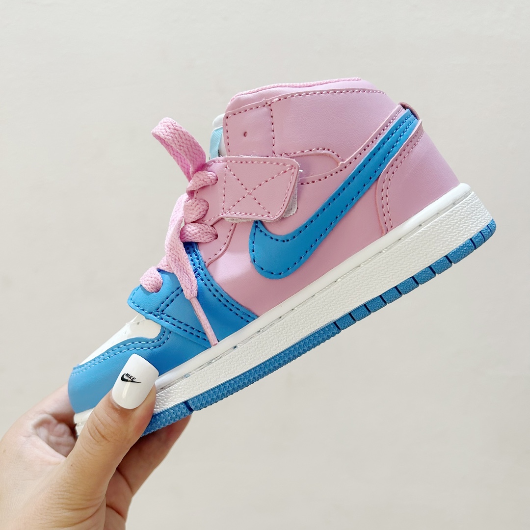 图片[3]-📍碧奇公主 👟 AJ1乔一超级玛丽联名中帮魔术贴童鞋，给孩子们的梦想平添一丝魔法✨ 这款鞋子融合了经典的AJ1乔一设计元素和超级玛丽爱好者的心愿，时尚与童真完美结合。魔术贴设计，能让孩子们更自如地穿脱鞋子，让他们在活跃的运动中更加自信和舒适。 无论是玩耍还是上学，这款 AJ1乔一超级玛丽联名中帮魔术贴童鞋都能成为孩子们的最佳伙伴。它不仅仅是一双鞋子，更是一种对梦想的陪伴，让孩子们在成长的道路上勇敢地踏出每一步。 #AJ1乔一超级玛丽联名中帮魔术贴童鞋 #童年的最佳伙伴 #潮流与童真的完美合作-选品中心