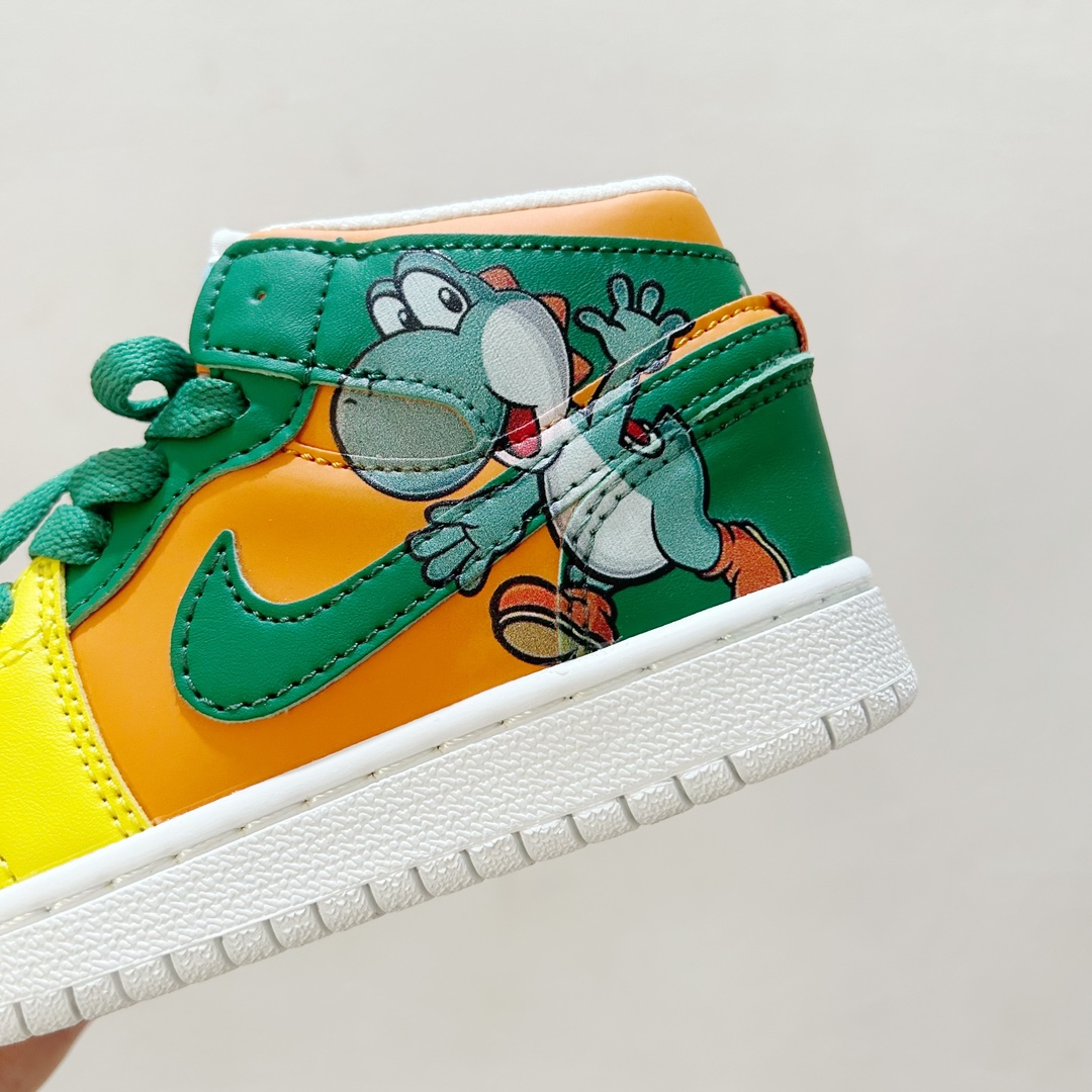 图片[7]-📍耀西 👟 AJ1乔一超级玛丽联名中帮魔术贴童鞋，给孩子们的梦想平添一丝魔法✨ 这款鞋子融合了经典的AJ1乔一设计元素和超级玛丽爱好者的心愿，时尚与童真完美结合。魔术贴设计，能让孩子们更自如地穿脱鞋子，让他们在活跃的运动中更加自信和舒适。 无论是玩耍还是上学，这款 AJ1乔一超级玛丽联名中帮魔术贴童鞋都能成为孩子们的最佳伙伴。它不仅仅是一双鞋子，更是一种对梦想的陪伴，让孩子们在成长的道路上勇敢地踏出每一步。 #AJ1乔一超级玛丽联名中帮魔术贴童鞋 #童年的最佳伙伴 #潮流与童真的完美合作-选品中心