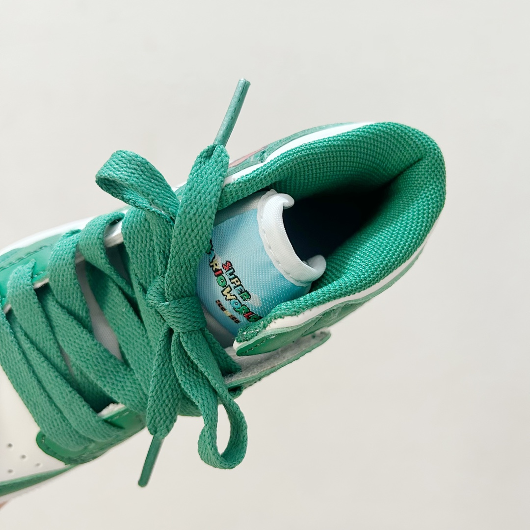 图片[6]-📍库巴 👟 AJ1乔一超级玛丽联名中帮魔术贴童鞋，给孩子们的梦想平添一丝魔法✨ 这款鞋子融合了经典的AJ1乔一设计元素和超级玛丽爱好者的心愿，时尚与童真完美结合。魔术贴设计，能让孩子们更自如地穿脱鞋子，让他们在活跃的运动中更加自信和舒适。 无论是玩耍还是上学，这款 AJ1乔一超级玛丽联名中帮魔术贴童鞋都能成为孩子们的最佳伙伴。它不仅仅是一双鞋子，更是一种对梦想的陪伴，让孩子们在成长的道路上勇敢地踏出每一步。 #AJ1乔一超级玛丽联名中帮魔术贴童鞋 #童年的最佳伙伴 #潮流与童真的完美合作-选品中心